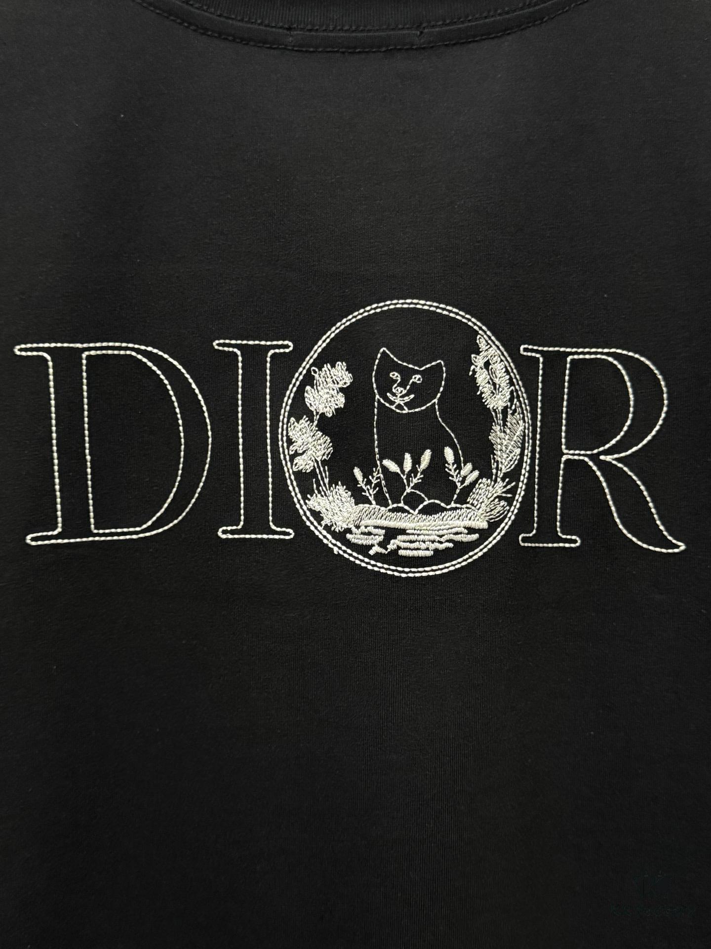 6931a017ccd8ab3d7af93d7e Dior Collaborative Embroidered Cat Short Sleeve T-Shirt in Premium Washed Cotton