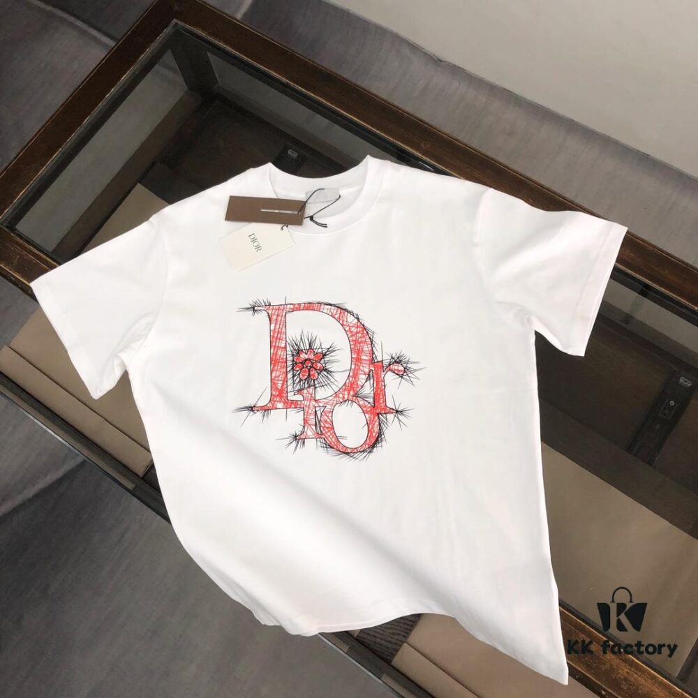 6931a028ccd8ab3d7af93e03 DIOR 25SS Summer New Arrival Round Neck Short-Sleeve T-Shirt! 270g Heavyweight Premium Cotton Fabric with Perfect Texture and Feel, Slim Tailoring Design for a Clean and Sharp Look. Stylish and Handsome with Exquisite Stitching and Superb Silhouette. Excellent Breathability Makes It Easy to Wear for Any Age Group – A Must-Have Wardrobe Essential for Men.