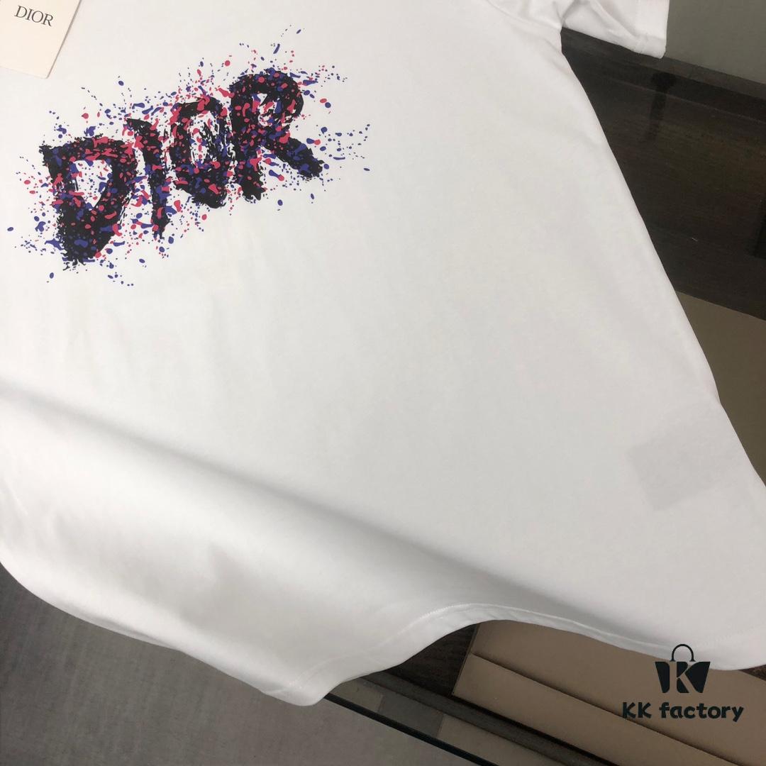 6931a029ccd8ab3d7af93e16 DIOR Dior 25SS Summer New Arrival Round Neck Short-Sleeve T-Shirt! 270g High-End Pure Cotton Fabric with Perfect Texture and Hand Feel! Slim Fit Tailoring Design, Clean and Sharp! Exquisite Stitching and Craftsmanship! Excellent Silhouette! Highly Breathable! Suitable for All Ages! A Must-Have Wardrobe Essential for Men.