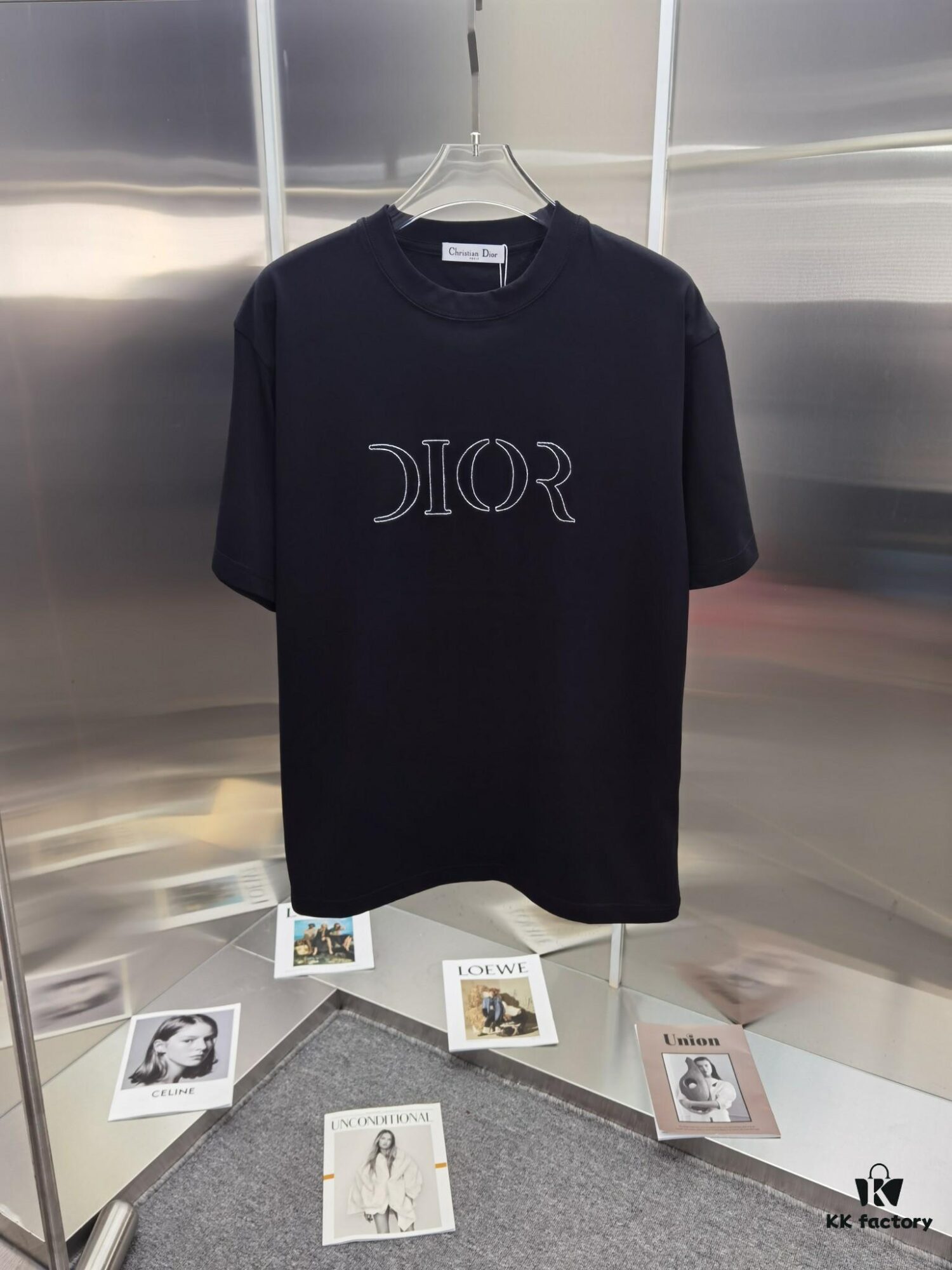 6931a02accd8ab3d7af93e32 Dior D'OR (Embroidered Top-tier Version, Different from Standard Stock) Short Sleeve T-Shirt