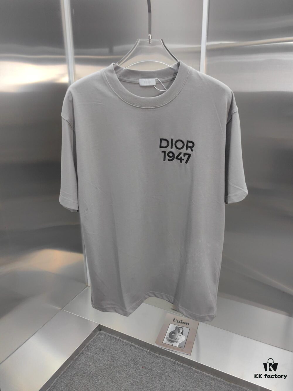 6931a02bccd8ab3d7af93e52 Dior D'Or (Embroidered Top-tier Version, Different from Standard Stock) Short Sleeve T-Shirt