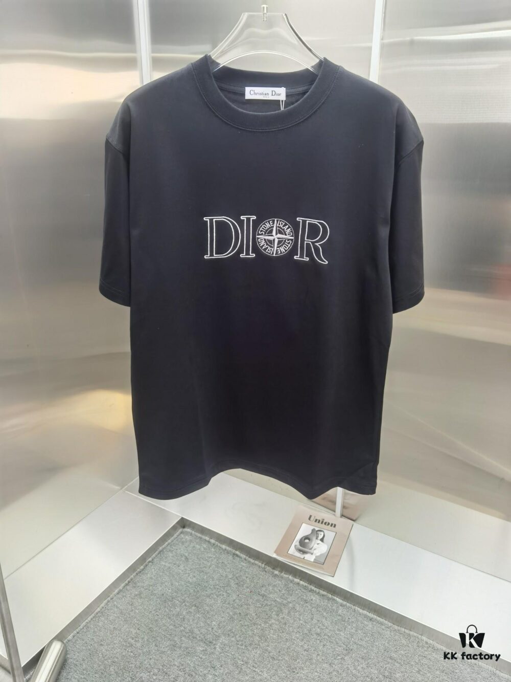 6931a02cccd8ab3d7af93e64 Dior D'Or (Embroidered Top-tier Version, Different from Regular Stock) Short Sleeve T-Shirt