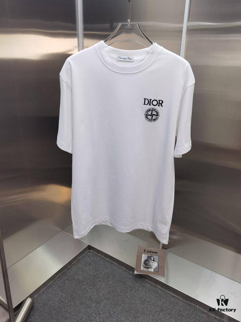 6931a02dccd8ab3d7af93e6f Dior D'OR Embroidered Premium Short Sleeve T-Shirt