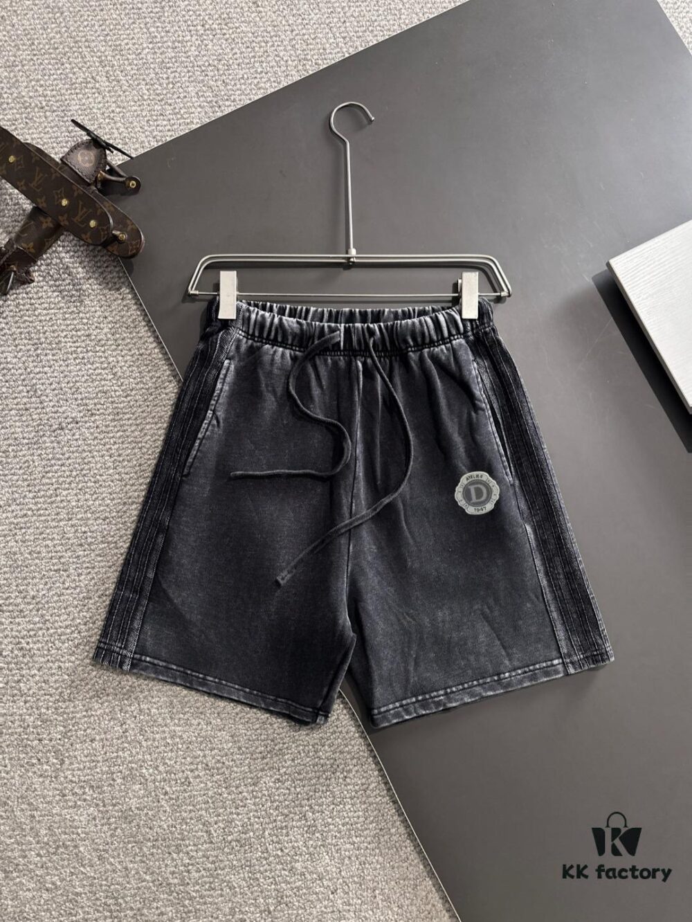 Dior 2025 Spring/Summer New Arrival High-End Elastic Waist Casual Solid Loose Shorts
