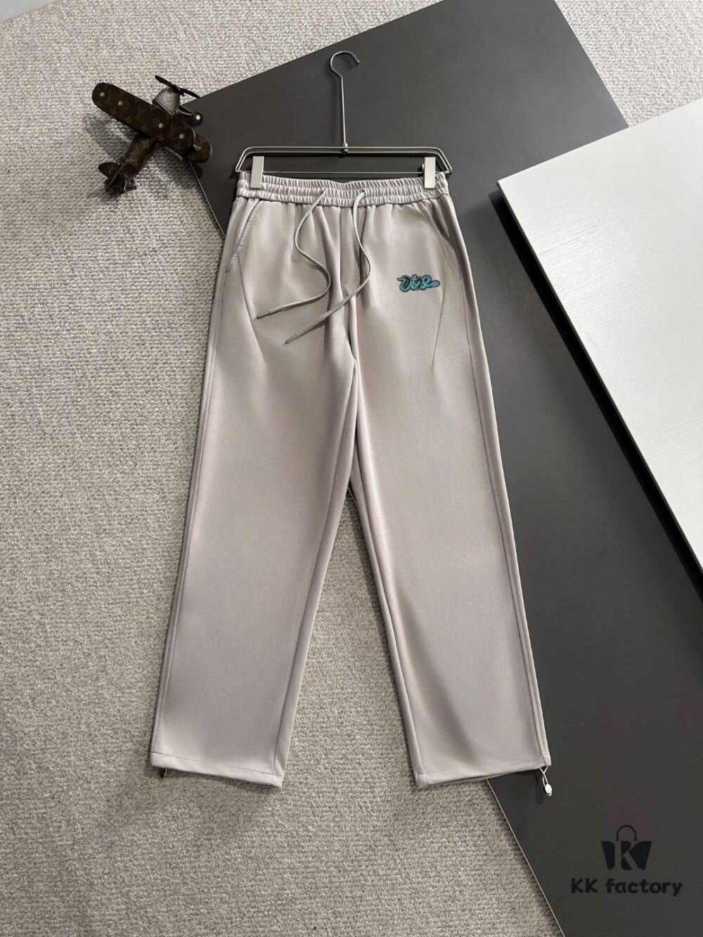 6931a03dccd8ab3d7af93fa4 Dior 2025 Spring/Summer New Elastic Waist Casual Pants, Lightweight Custom Counter Fabric, Highly Breathable and Comfortable, Exquisite Details, Brand Design Concept Reflecting High Quality, Soft and Delicate Touch