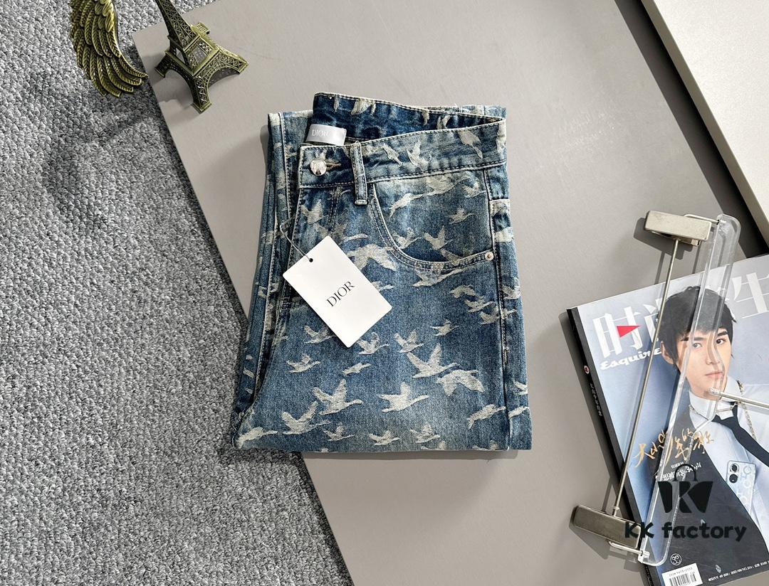 6931a03fccd8ab3d7af93fca Dior 2025 All-Season Relaxed Straight-Leg Jeans, The Epitome of Trend – Fashion Influencers' Favorite