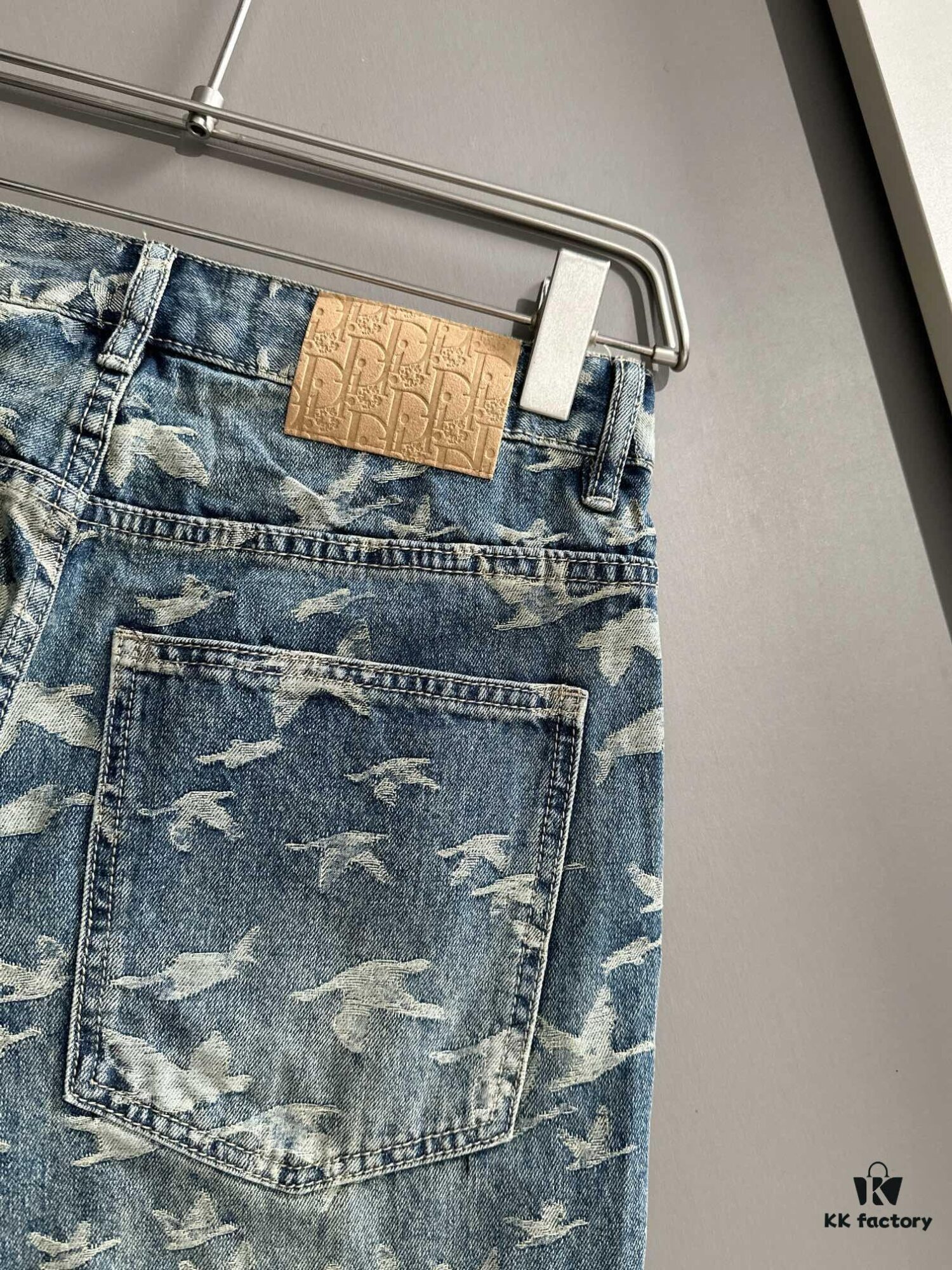 6931a03fccd8ab3d7af93fce Dior 2025 All-Season Relaxed Straight-Leg Jeans, The Epitome of Trend – Fashion Influencers' Favorite