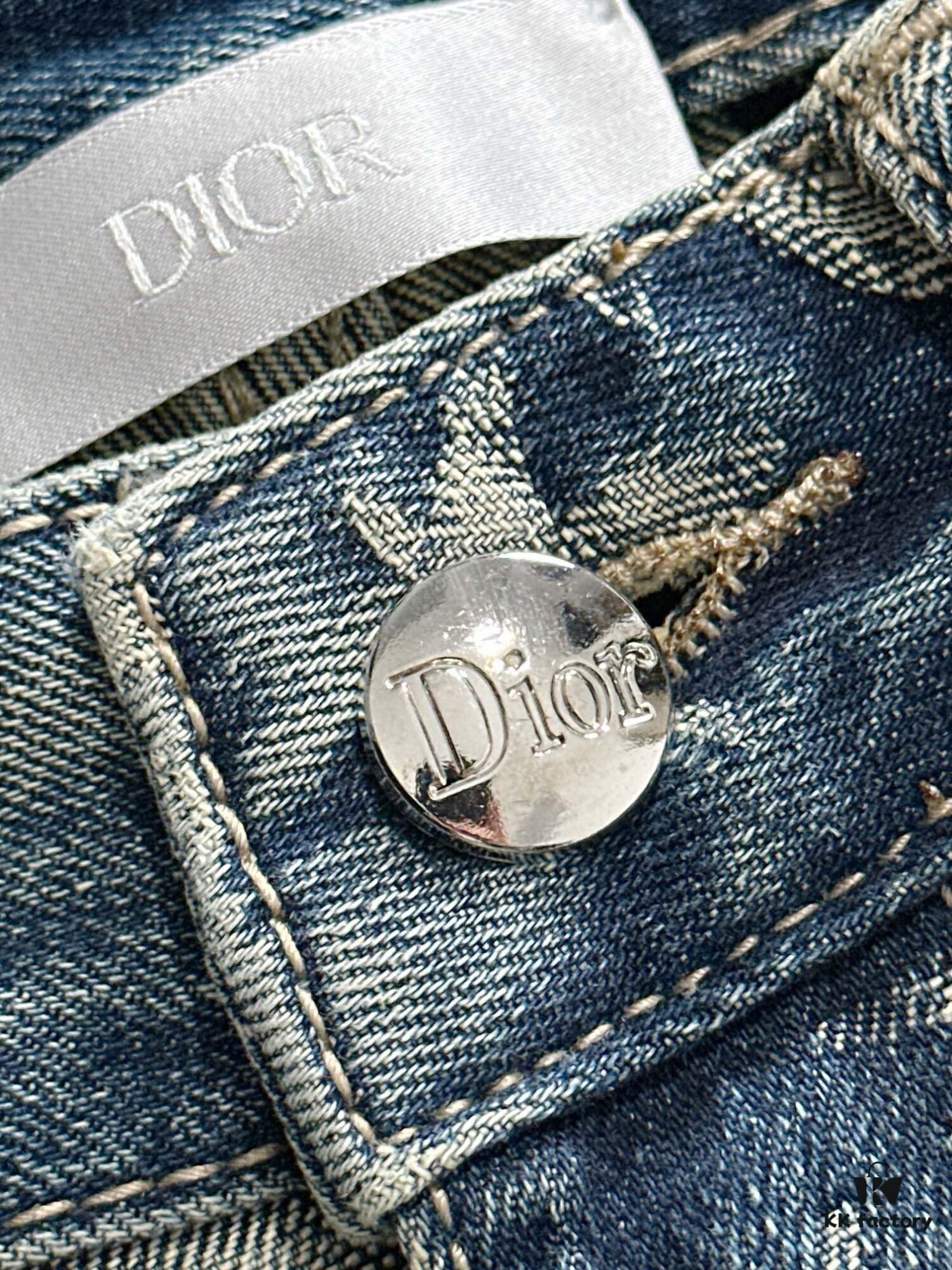 6931a03fccd8ab3d7af93fcf Dior 2025 All-Season Relaxed Straight-Leg Jeans, The Epitome of Trend – Fashion Influencers' Favorite