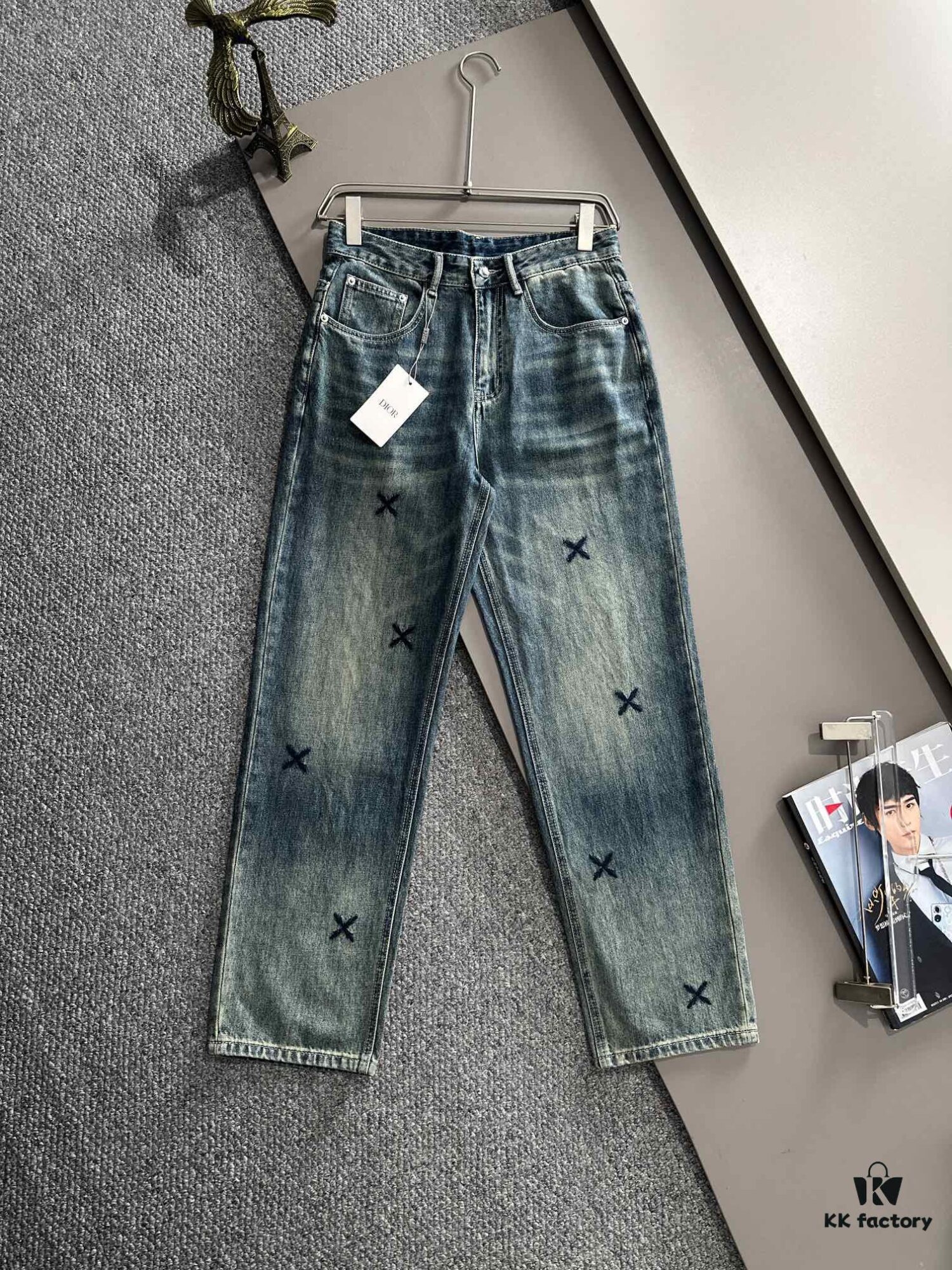 6931a03fccd8ab3d7af93fd2 Dior 2025 All-Season Relaxed Straight-Leg Jeans, The Epitome of Trend! Fashion Influencers' Favorite