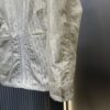 6931a04eccd8ab3d7af940fe Dio* 25SS Early Spring New Arrival Vintage Monogram Hooded Jacket Original Development! High-End Production! This hooded jacket features golden Oblique jacquard, revisiting the iconic pattern launched by D*or in 1967. Custom gold taffeta technical jacquard fabric by YB. Embellished with a bee embroidery on the right pocket, adding exquisite detail. Extremely intricate craftsmanship; most importantly, it requires pattern-matching design, making production costs double that of regular jackets. Exceptional texture and quality.