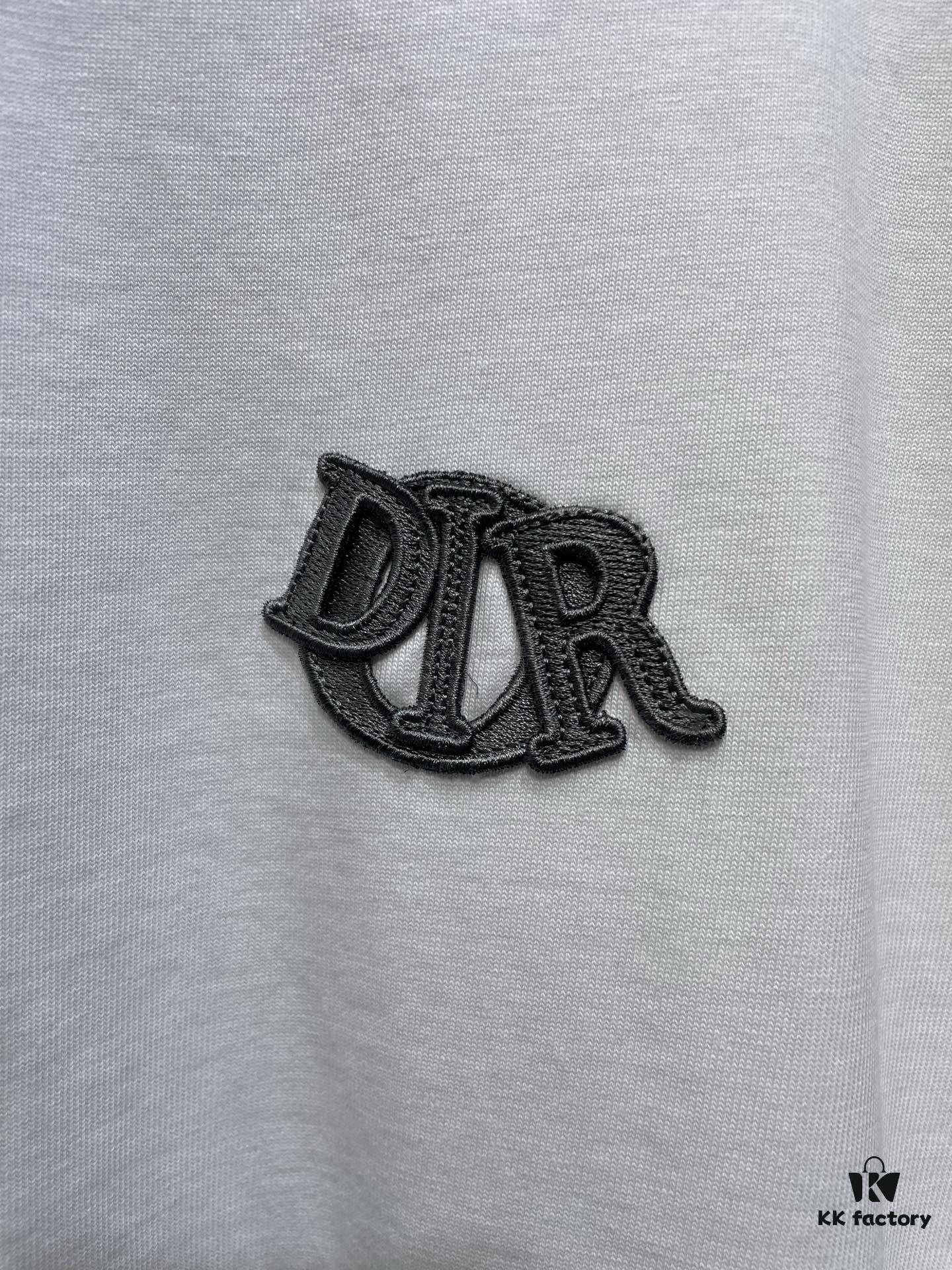 6931a050ccd8ab3d7af94134 Dior Charm Logo Patch Short-Sleeve T-Shirt