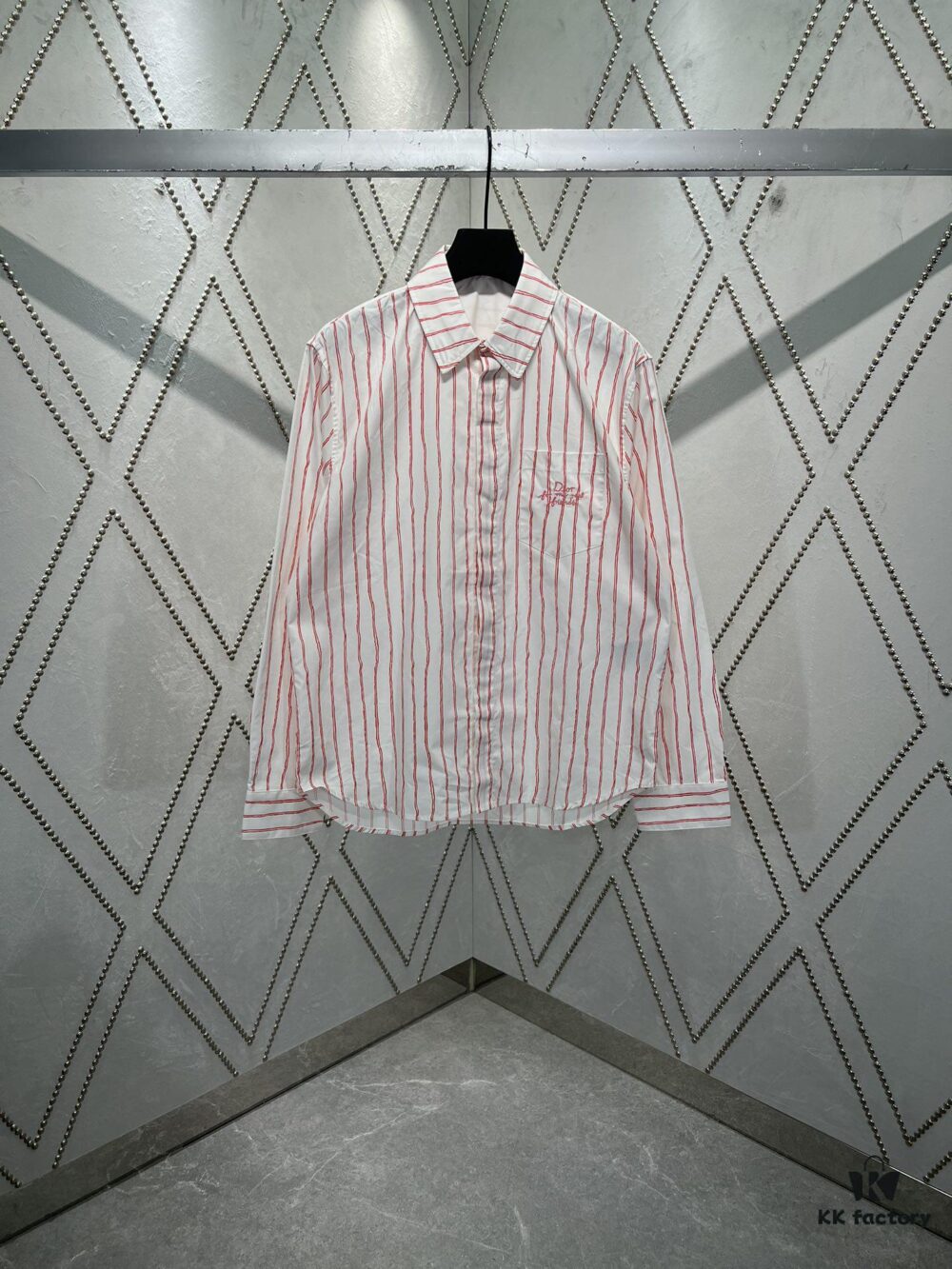 6931a054ccd8ab3d7af9417c Dior 25ss New Arrival Shirt Combines Modern Style with Traditional Elegance, Crafted from White Cotton Poplin with Pink Stripes, Featuring the Dior For My Real Friends Logo from the DIOR AND HYLTON NEL Collaboration Series