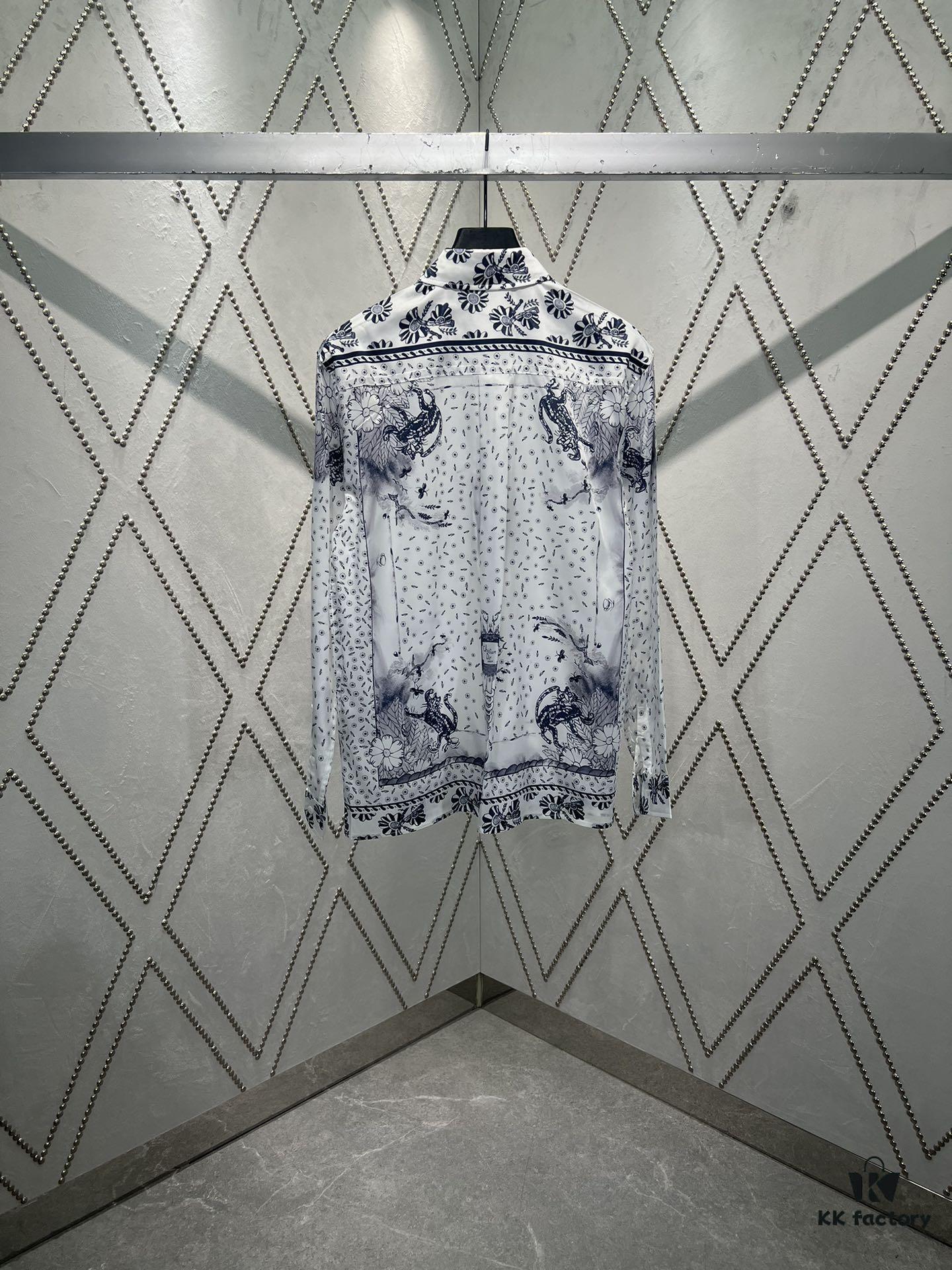 6931a056ccd8ab3d7af941b6 Dior 25SS New Arrival Shirt from the DIOR AND HYLTON NEL Collaboration Collection, Interpreting the Artist's Artistic Vision. Crafted from White Mulberry Silk Twill, Featuring an Oversized Silhouette and Concealed Button Closure. Stylish Design Perfectly Matches Other Pieces from This Limited Series