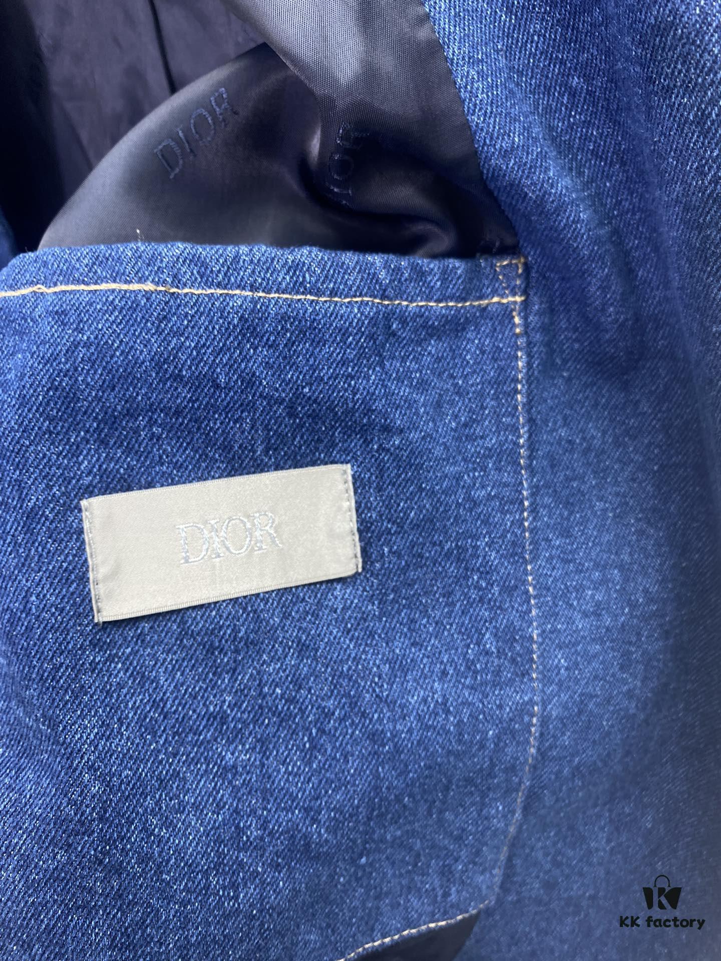 6931a058ccd8ab3d7af941d0 Dior 24SS New Arrival Hooded Jacket with Christian Dior Tag Embroidery, Fashionably Reinterpreting the Iconic Dior Logo