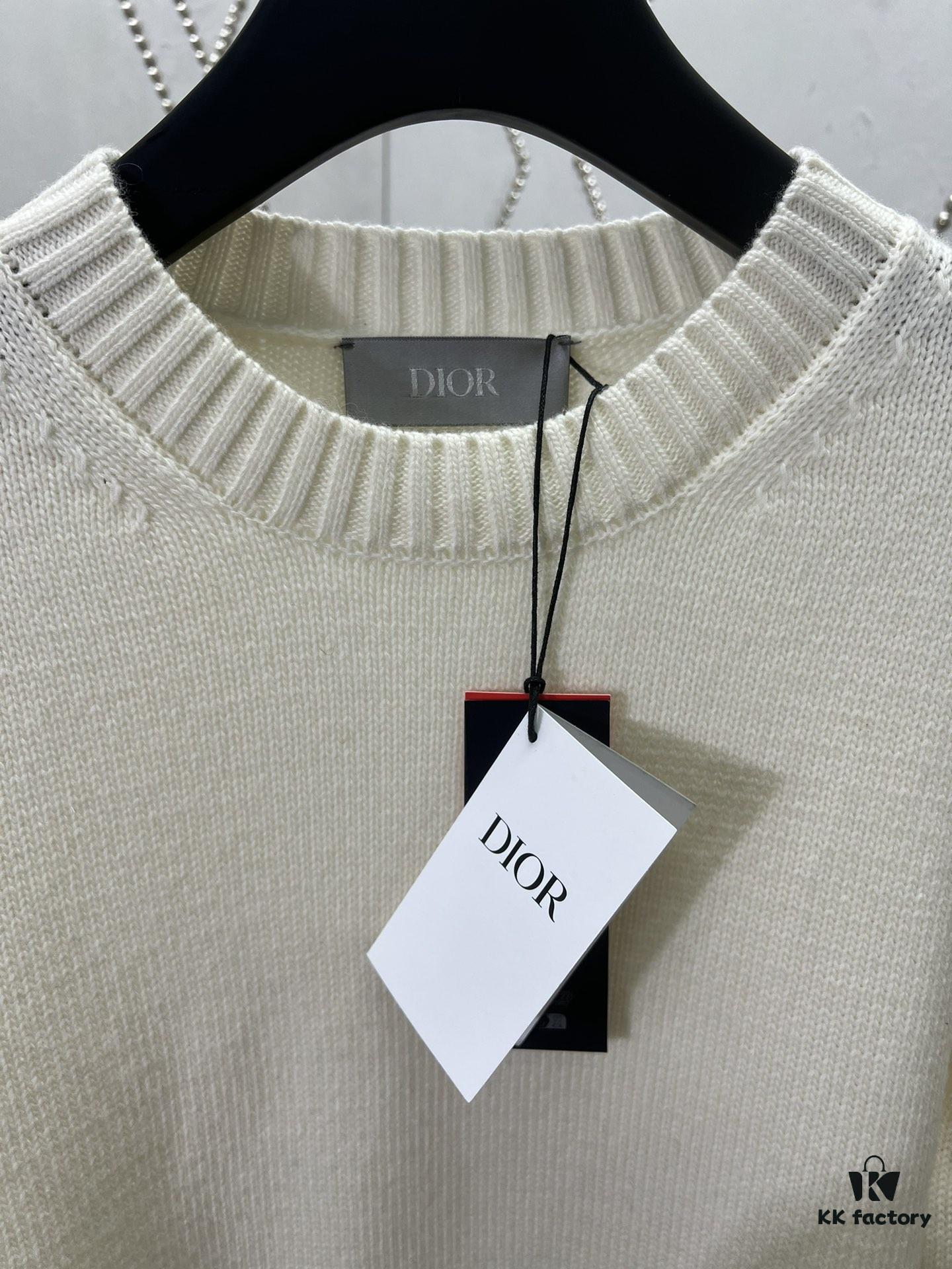 6931a059ccd8ab3d7af941e8 Dior 25SS New Arrival Knitwear from the DIOR AND KAWS Limited Edition Collection. Crafted from white and yellow wool knit fabric, one sleeve features the DIOR AND KAWS signature embroidery, reinterpreting the Dior logo with a colorful serpentine design. The hem and cuffs are finished with contrasting details, perfect for pairing with classic jeans or shorts to create a striking look.