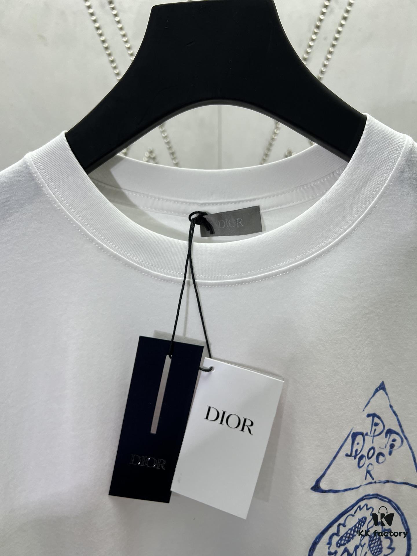 6931a05accd8ab3d7af941fc Dior 25SS New Arrival T-Shirt Featuring Signature Motifs from the Dior and Hylton Nel Collaboration Collection This Season. Crafted from Premium White Cotton Jersey, This Classic Silhouette Boasts a Ribbed Round Neckline, with Striking Contrast Prints on Both Front and Back for Elevated Style. Designed with a Relaxed Fit, Perfectly Paired with Sweatpants or Jeans.