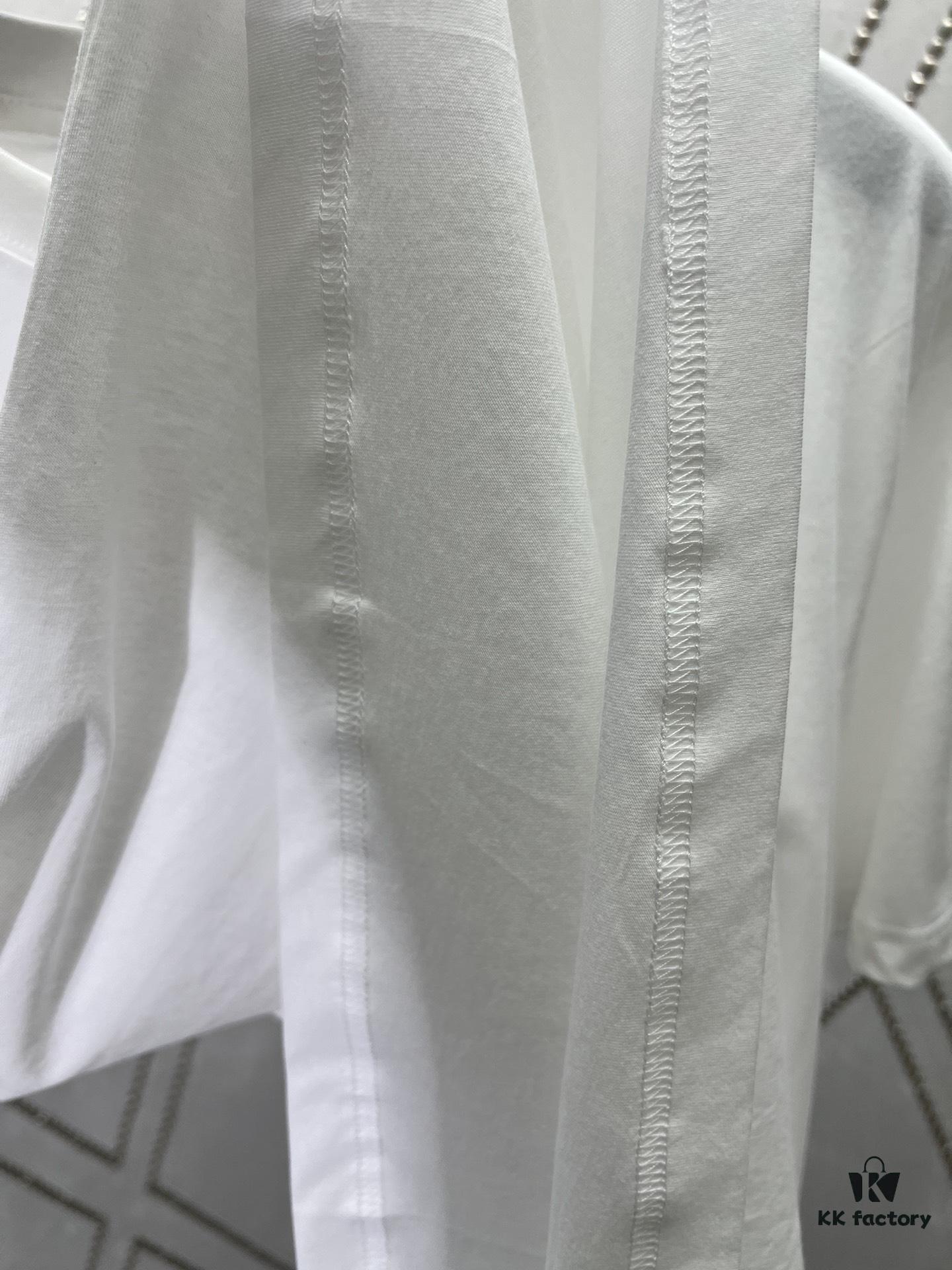 6931a05accd8ab3d7af941fd Dior 25SS New Arrival T-Shirt Featuring Signature Motifs from the Dior and Hylton Nel Collaboration Collection This Season. Crafted from Premium White Cotton Jersey, This Classic Silhouette Boasts a Ribbed Round Neckline, with Striking Contrast Prints on Both Front and Back for Elevated Style. Designed with a Relaxed Fit, Perfectly Paired with Sweatpants or Jeans.