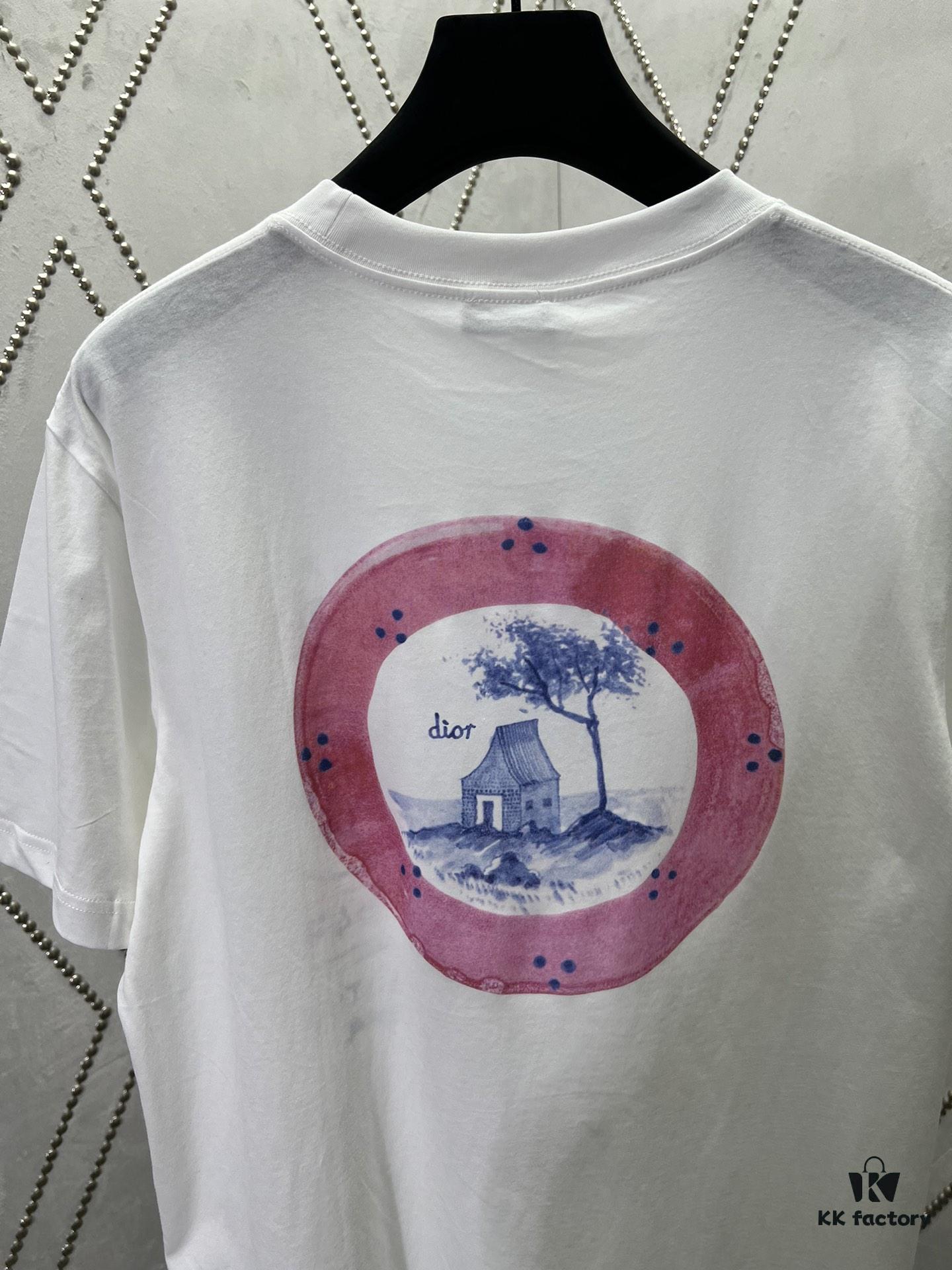 6931a05accd8ab3d7af94202 Dior 25SS New Arrival T-Shirt Featuring Signature Motifs from the Dior and Hylton Nel Collaboration Collection This Season. Crafted from Premium White Cotton Jersey, This Classic Silhouette Boasts a Ribbed Round Neckline, with Striking Contrast Prints on Both Front and Back for Elevated Style. Designed with a Relaxed Fit, Perfectly Paired with Sweatpants or Jeans.