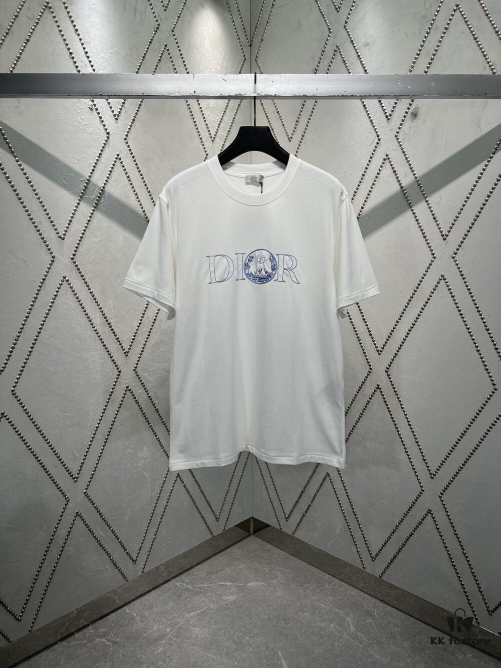 6931a05cccd8ab3d7af94221 Dior 25ss New Arrival T-Shirt Featuring Signature Motif from the Dior and Hylton Nel Collaboration Collection This Season. Crafted from Premium White Cotton Jersey, This Classic Silhouette Boasts a Ribbed Round Neckline and Embroidered Detailing on the Chest for Elevated Style. Designed with a Relaxed Fit, Perfectly Paired with Sweatpants or Jeans.