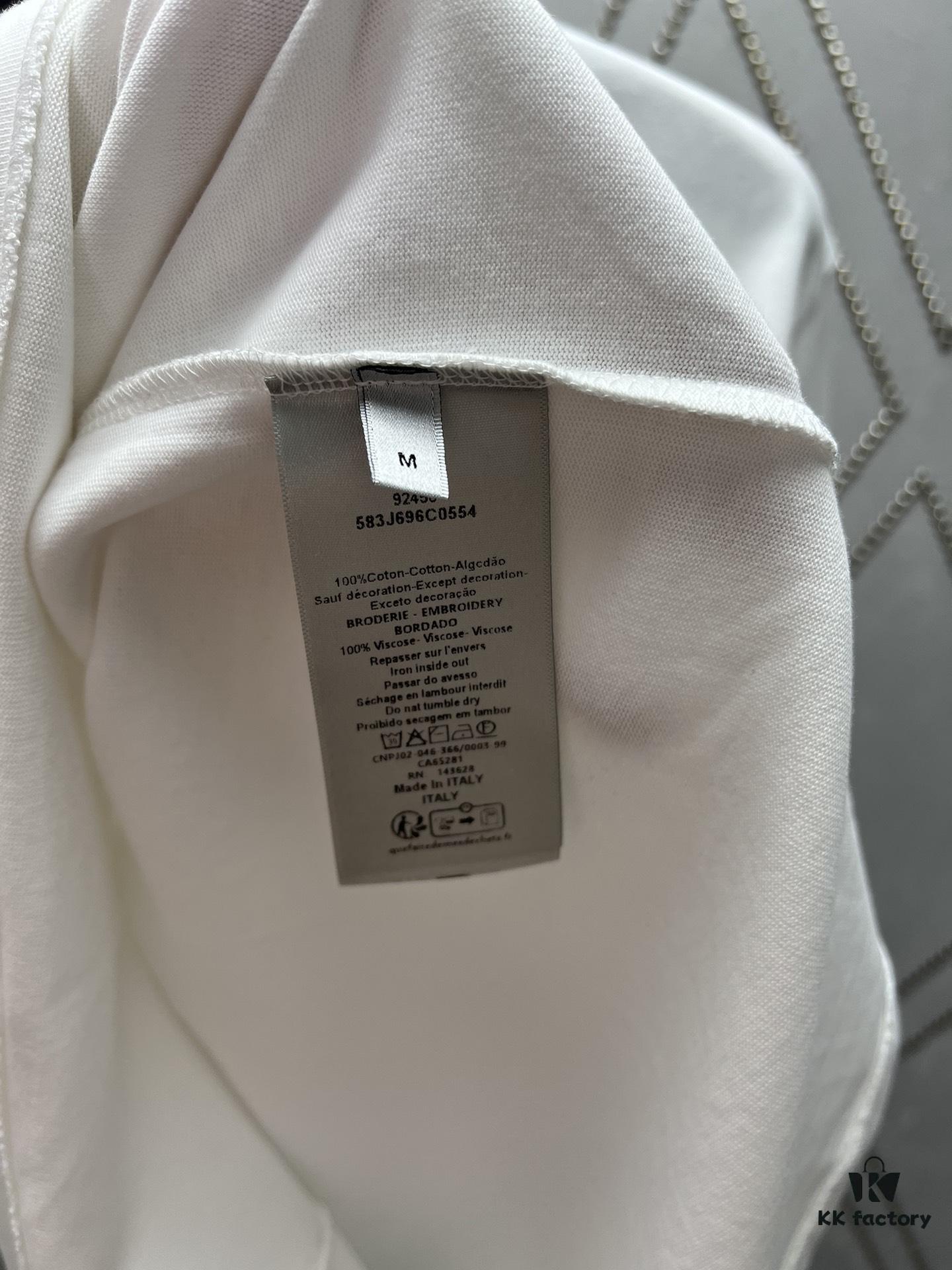 6931a05cccd8ab3d7af94227 Dior 25ss New Arrival T-Shirt Featuring Signature Motif from the Dior and Hylton Nel Collaboration Collection This Season. Crafted from Premium White Cotton Jersey, This Classic Silhouette Boasts a Ribbed Round Neckline and Embroidered Detailing on the Chest for Elevated Style. Designed with a Relaxed Fit, Perfectly Paired with Sweatpants or Jeans.