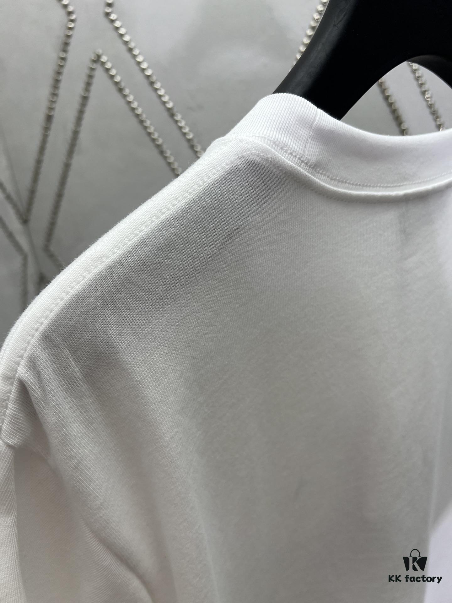6931a05cccd8ab3d7af94229 Dior 25ss New Arrival T-Shirt Featuring Signature Motif from the Dior and Hylton Nel Collaboration Collection This Season. Crafted from Premium White Cotton Jersey, This Classic Silhouette Boasts a Ribbed Round Neckline and Embroidered Detailing on the Chest for Elevated Style. Designed with a Relaxed Fit, Perfectly Paired with Sweatpants or Jeans.