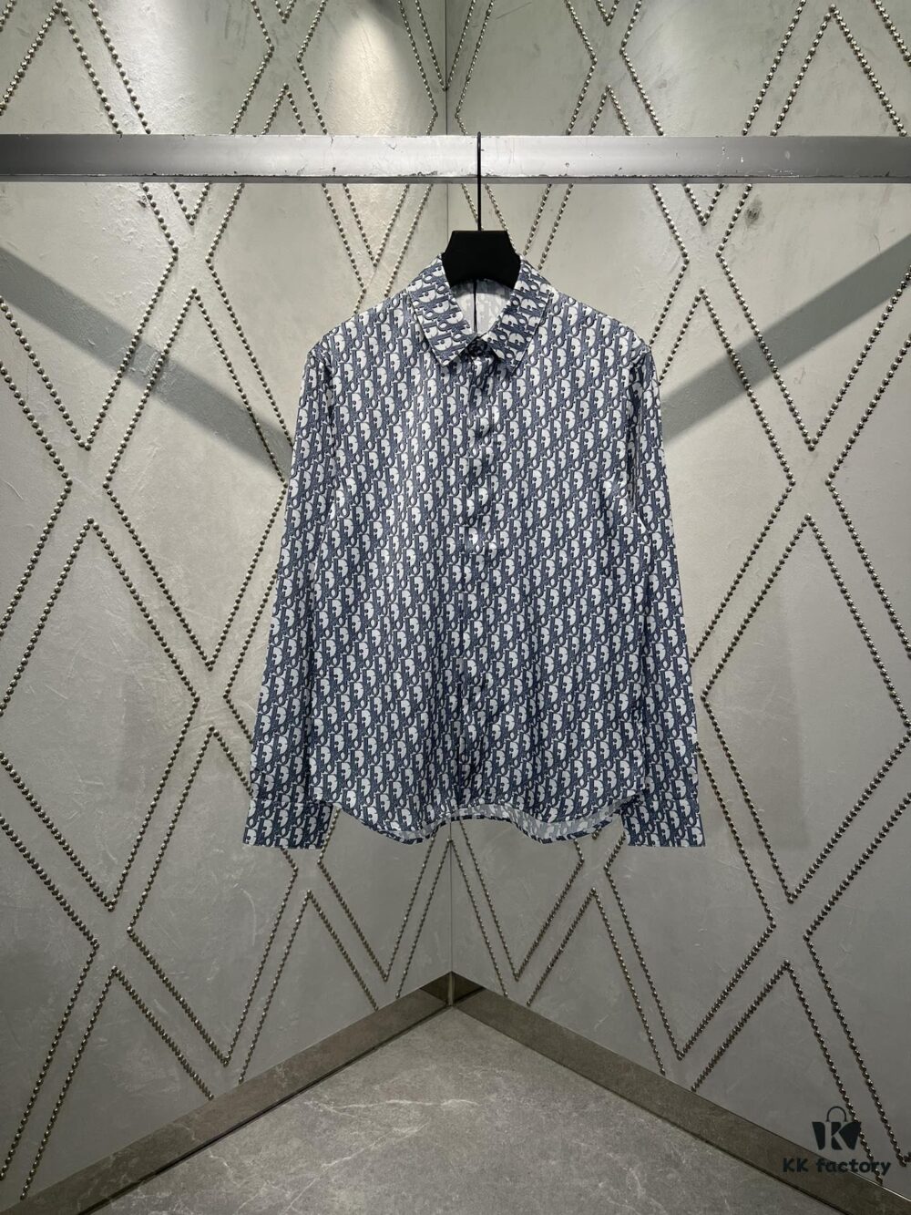 6931a05cccd8ab3d7af9422b Dior 25SS New Arrival Outerwear Shirt Featuring the Iconic Oblique Print