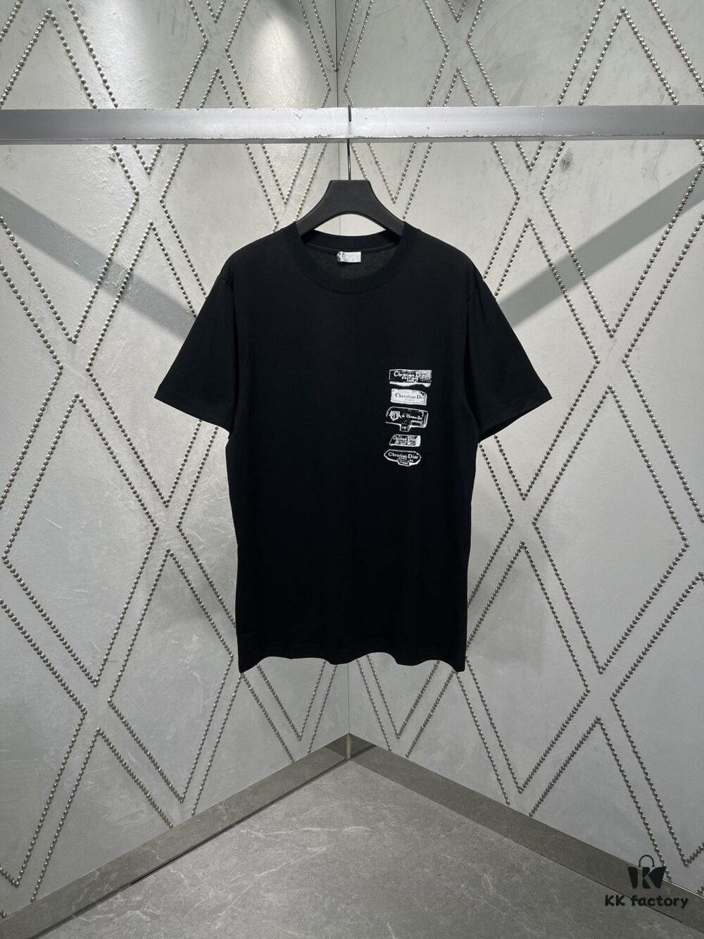 6931a064ccd8ab3d7af942c6 Dior 25SS New Arrival T-Shirt Featuring Dior Archives Labels in 3D Embossed Design, Made from Black Cotton Poplin Knit, Relaxed Fit with Flocked Logo on Chest, Unisex Style Ideal for Pairing with Wide-Leg Shorts