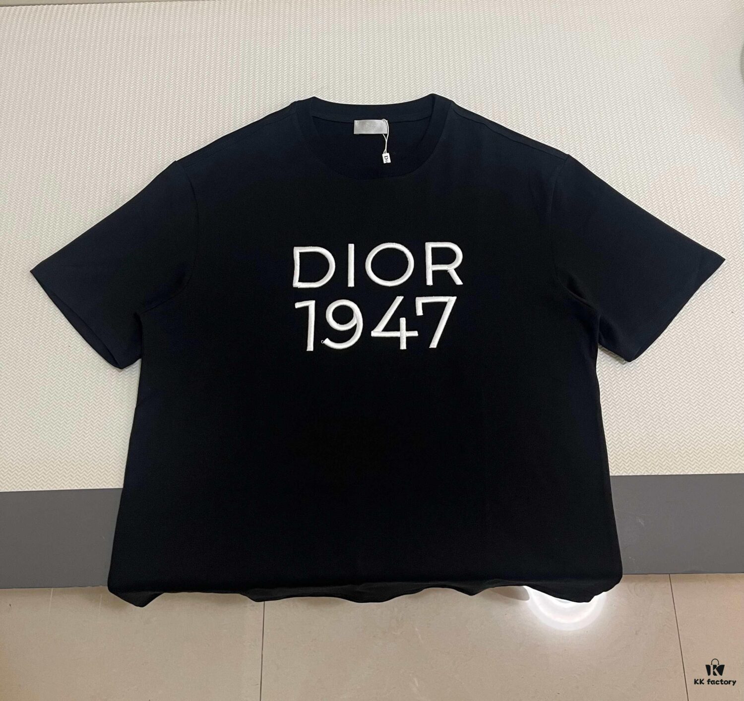 6931a065ccd8ab3d7af942e5 DIOR Dior Embroidered Round Neck Short Sleeve T-Shirt, 280g Double-Layer Pure Cotton Fabric, Exquisite Thousands-of-Needle Embroidery on Chest, Soft and Comfortable Fit, Premium Three-Label Version, Unisex Design