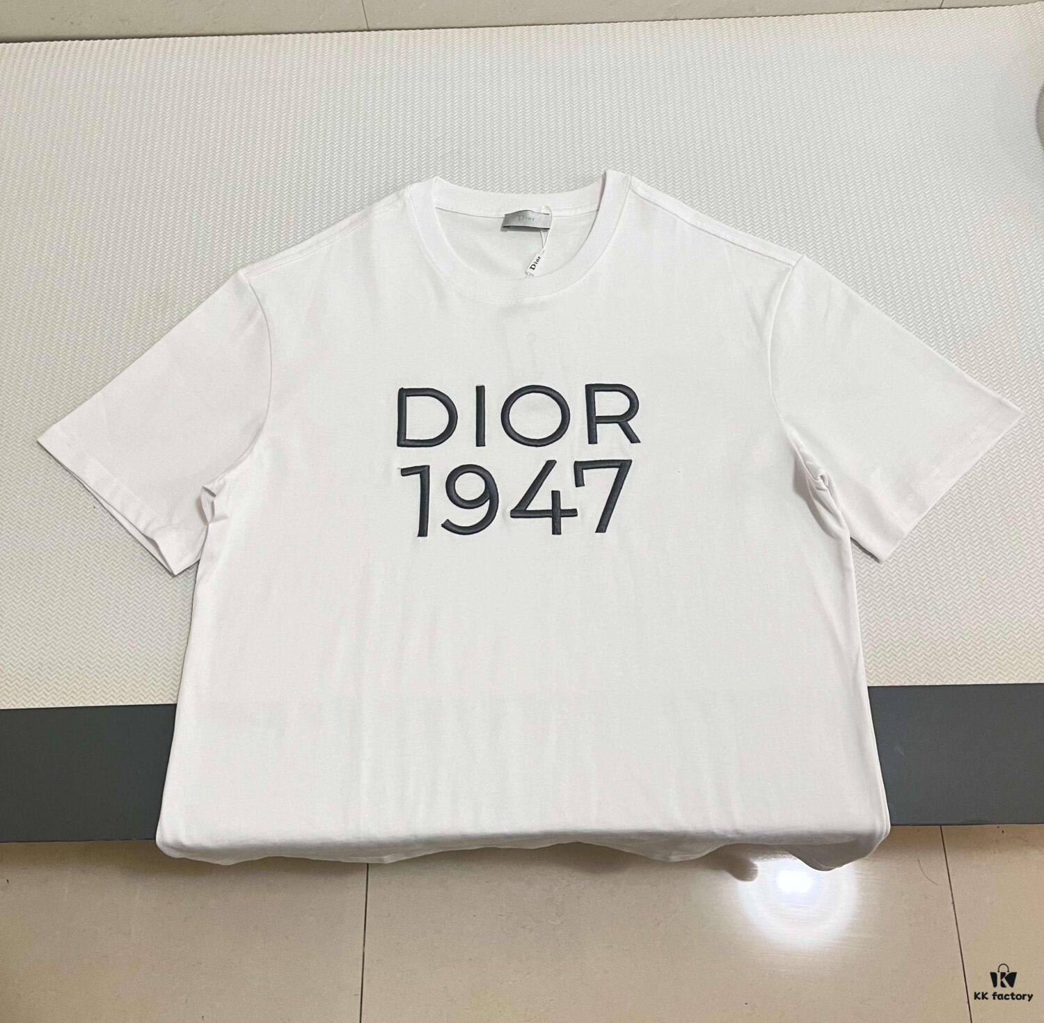6931a065ccd8ab3d7af942e6 DIOR Dior Embroidered Round Neck Short Sleeve T-Shirt, 280g Double-Layer Pure Cotton Fabric, Exquisite Thousands-of-Needle Embroidery on Chest, Soft and Comfortable Fit, Premium Three-Label Version, Unisex Design