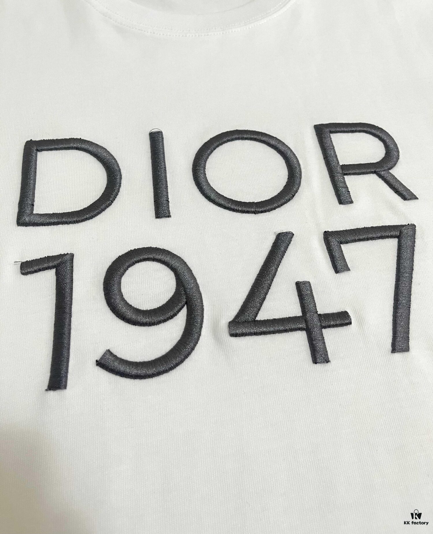 6931a065ccd8ab3d7af942e8 DIOR Dior Embroidered Round Neck Short Sleeve T-Shirt, 280g Double-Layer Pure Cotton Fabric, Exquisite Thousands-of-Needle Embroidery on Chest, Soft and Comfortable Fit, Premium Three-Label Version, Unisex Design