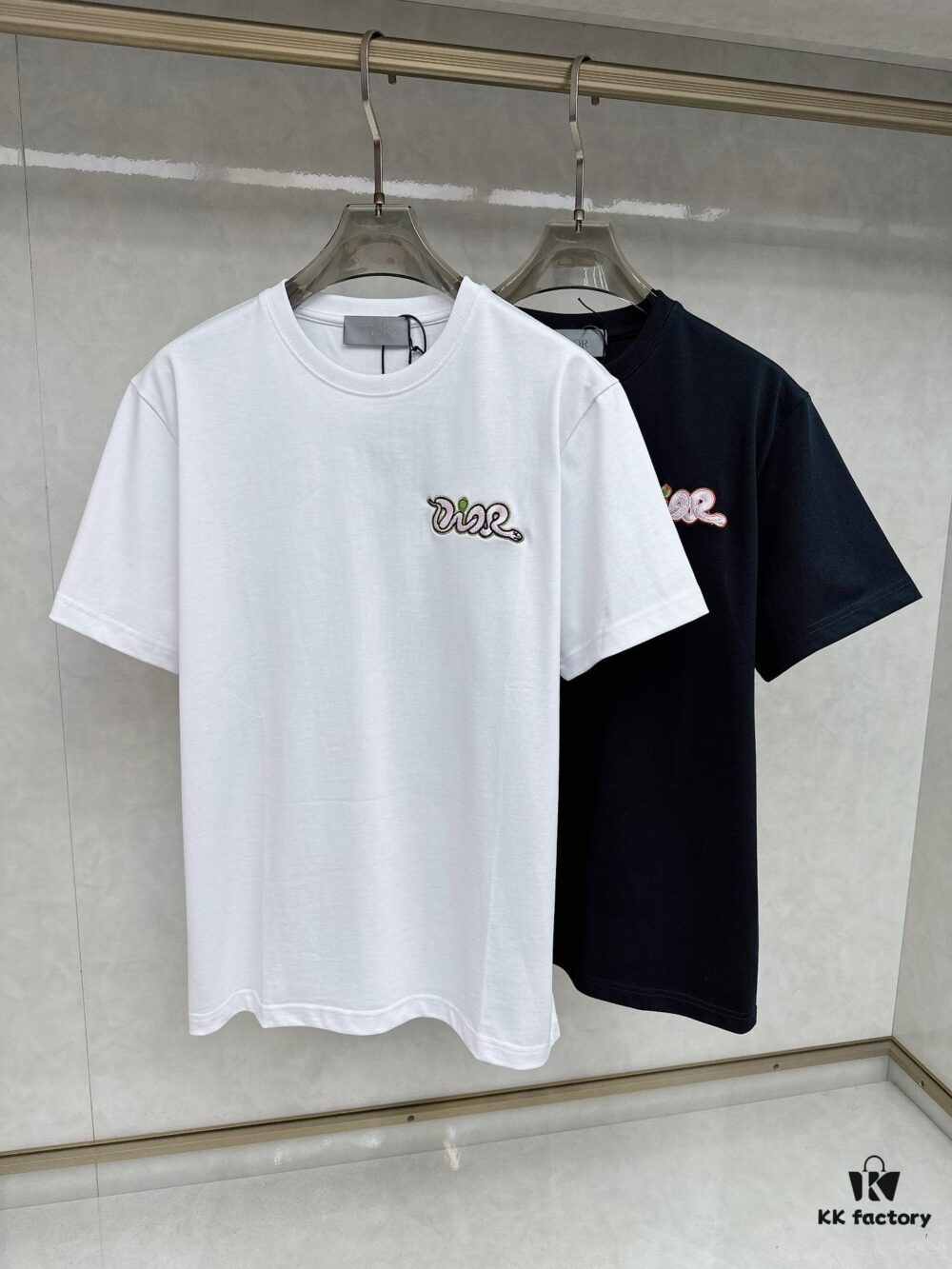 6931a07eccd8ab3d7af944cc DIOR Snake Embroidery Design Cotton Woven Shirt