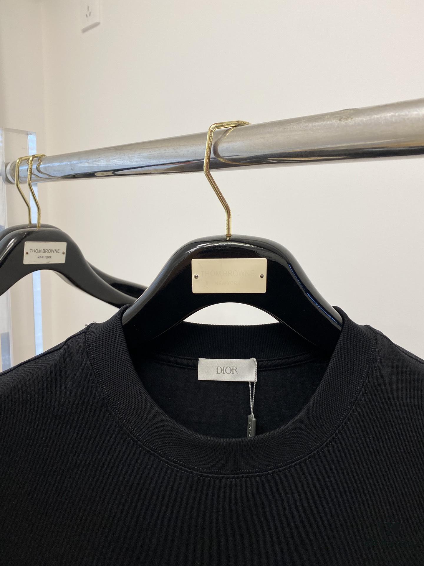 6931a07fccd8ab3d7af944df Dior 2025 Latest Short Sleeve T-Shirt, Stylish and Fashionable with Exquisite Embroidered Logo on Chest, Simple and Versatile Design