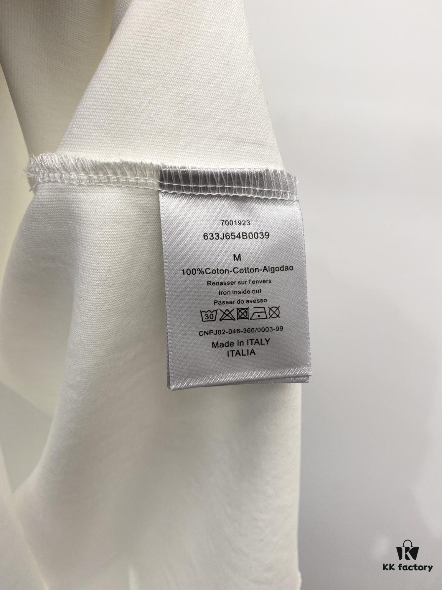 6931a080ccd8ab3d7af944f7 Dior 2025 Latest Short Sleeve T-Shirt, Stylish and Minimalist Design with Premium Chest Logo Print, Made of High-Quality Cotton Fabric