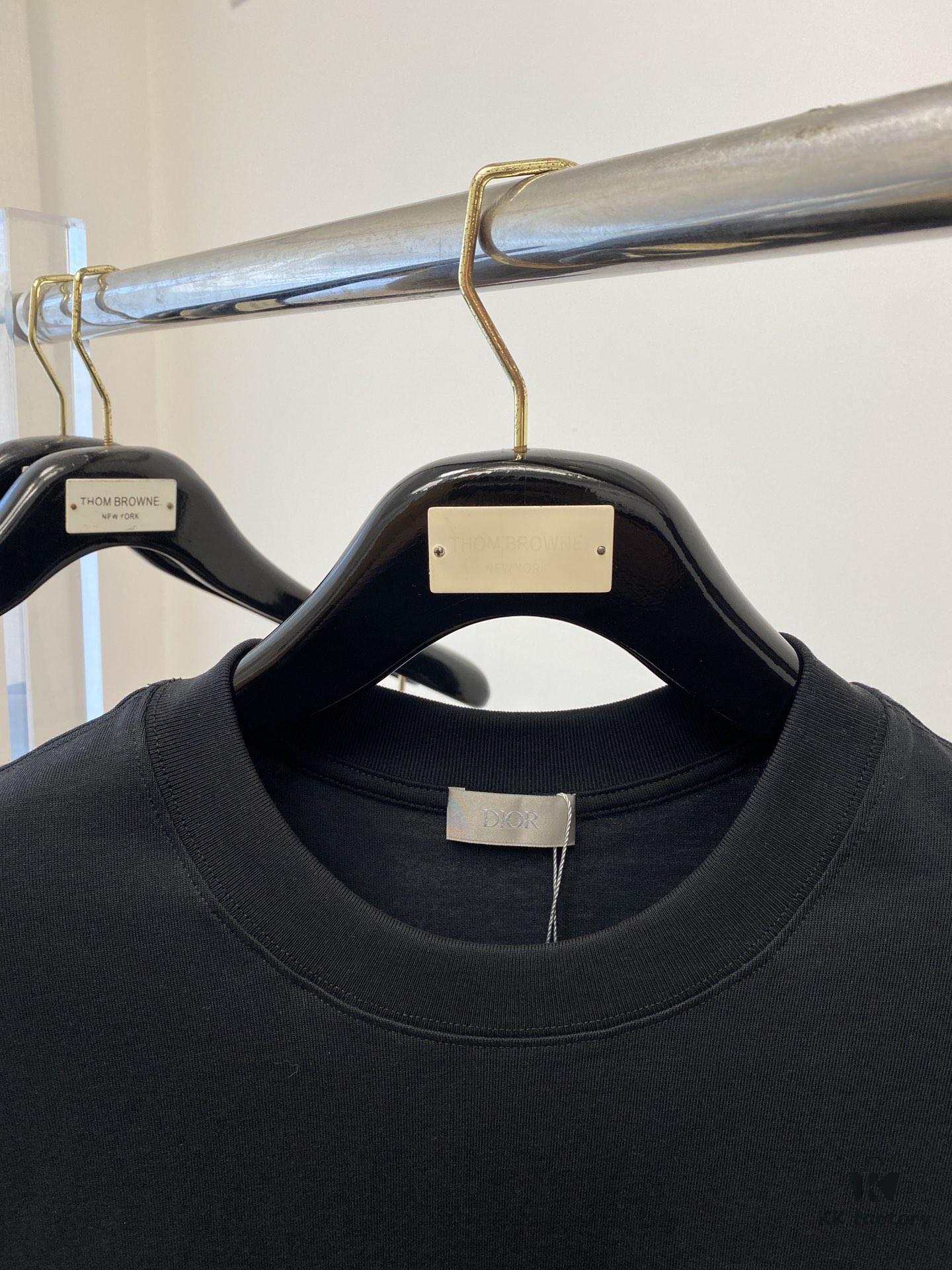 6931a081ccd8ab3d7af94503 Dior 2025 Latest Short Sleeve T-Shirt, Stylish and Fashionable with Exquisite Embroidered Logo on Chest, Minimalist and Versatile Design