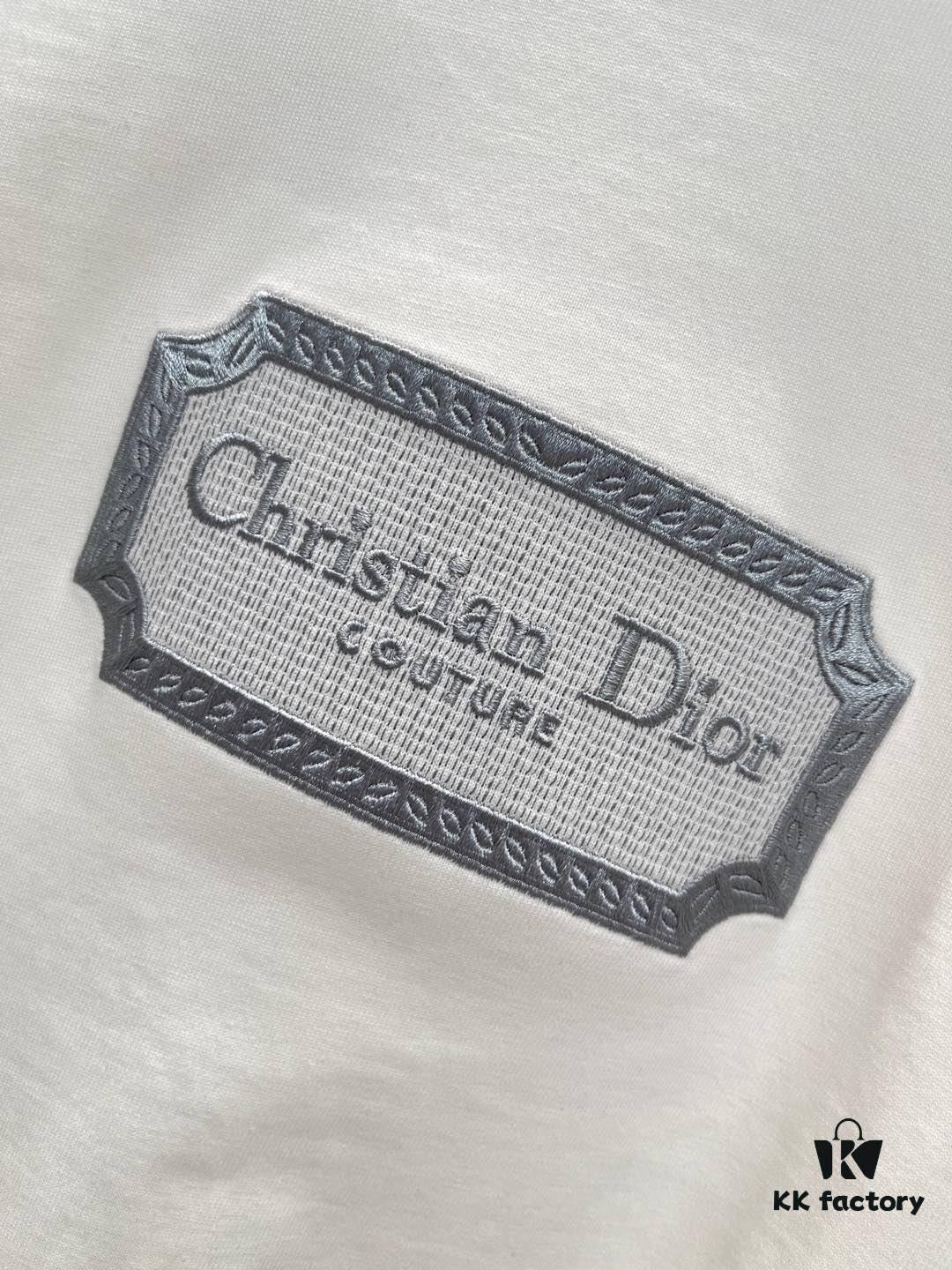 6931a082ccd8ab3d7af94511 DIOR 25SS New Arrival Round Neck T-Shirt! Must-Have for Fashion Enthusiasts! Classic Embroidered Logo Design, Timeless Color Combinations, Stylish and Trendy. Youthful and Energetic Overall Look! Crafted from 280g High-Quality Cotton for Exceptional Comfort and Soft, Luxurious Texture.