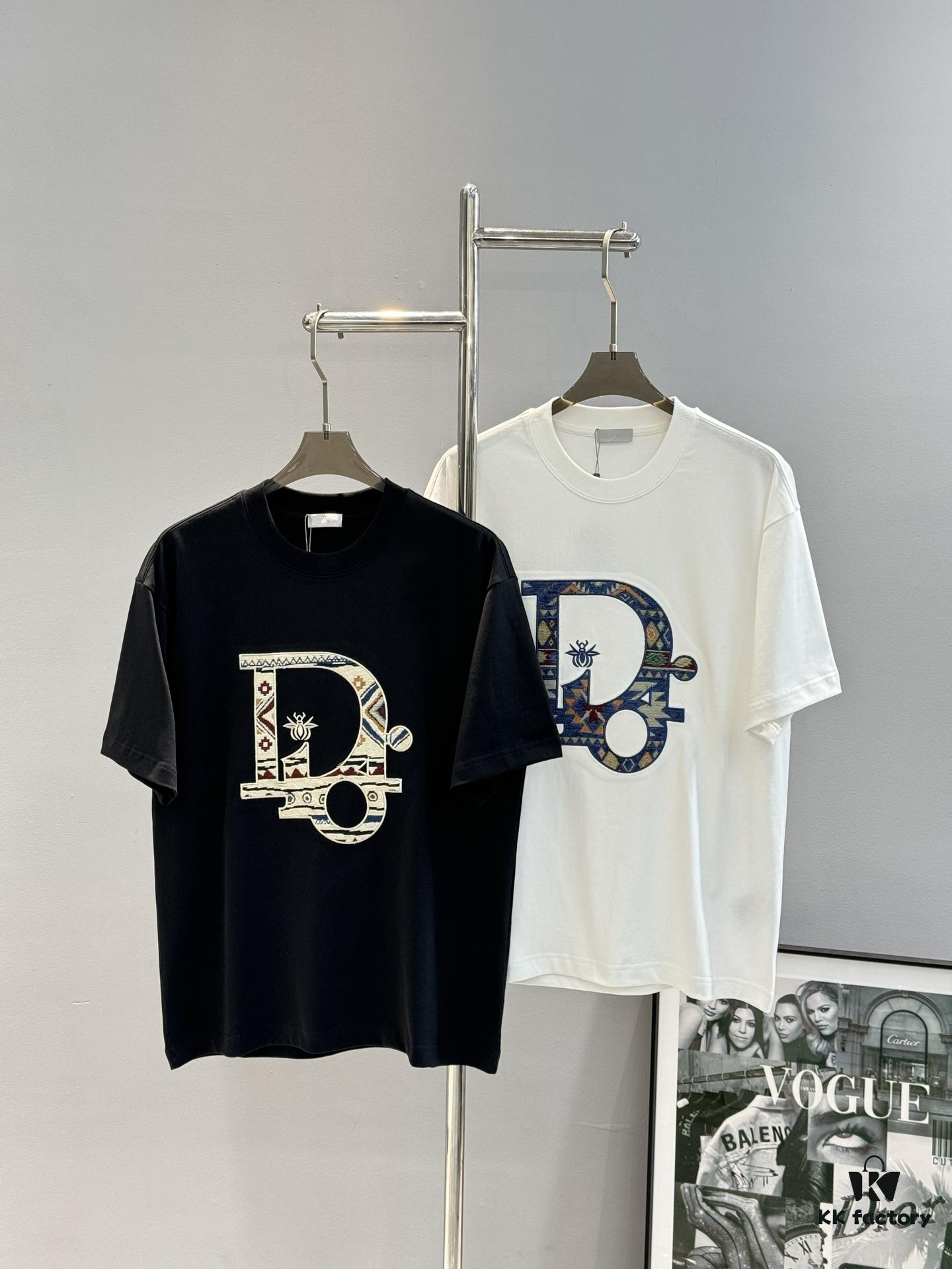 6931a08bccd8ab3d7af945d2 DIO*R Dior 25S New Arrival Unisex Round Neck T-Shirt with 3D Embroidery