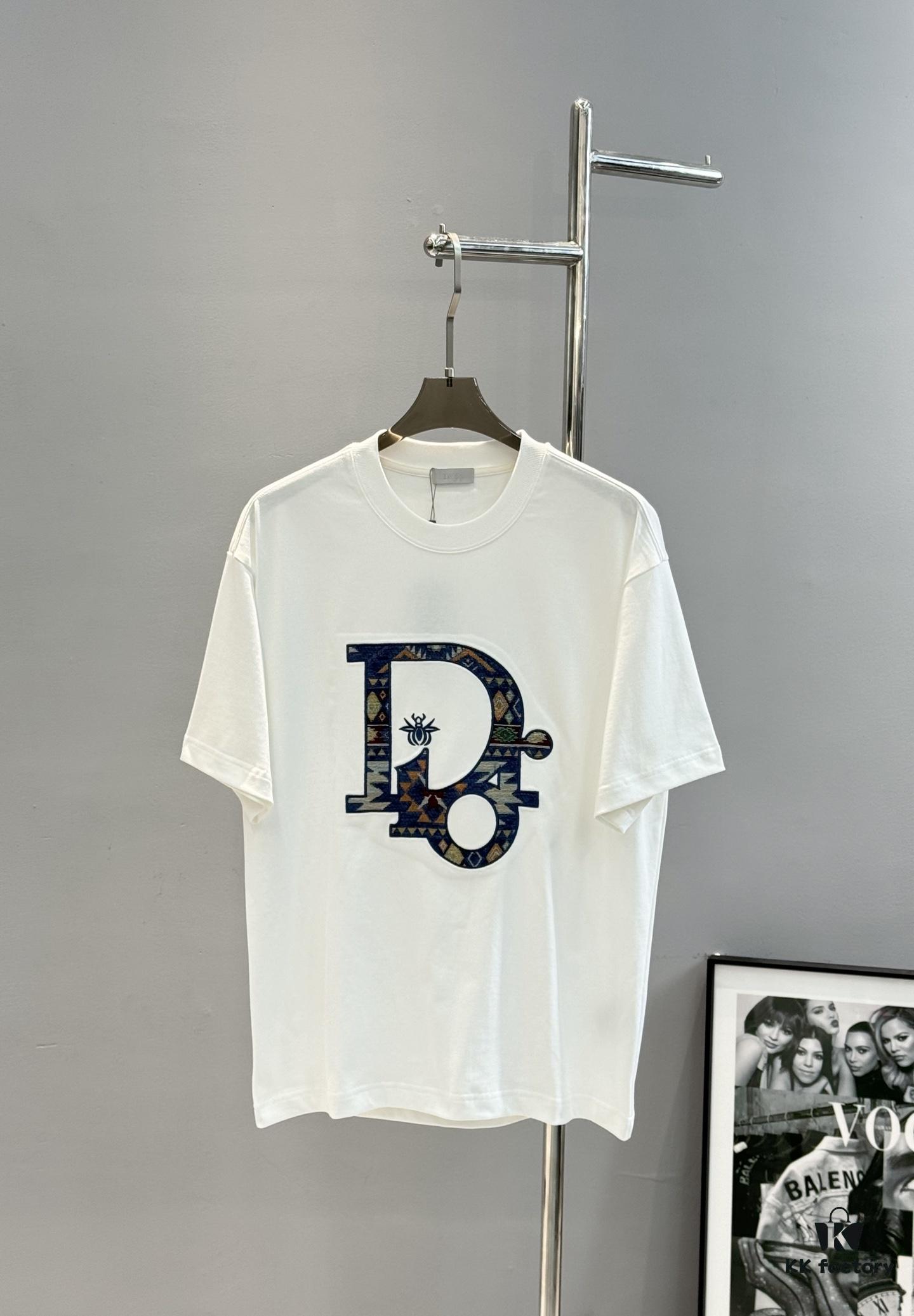 6931a08bccd8ab3d7af945d3 DIO*R Dior 25S New Arrival Unisex Round Neck T-Shirt with 3D Embroidery