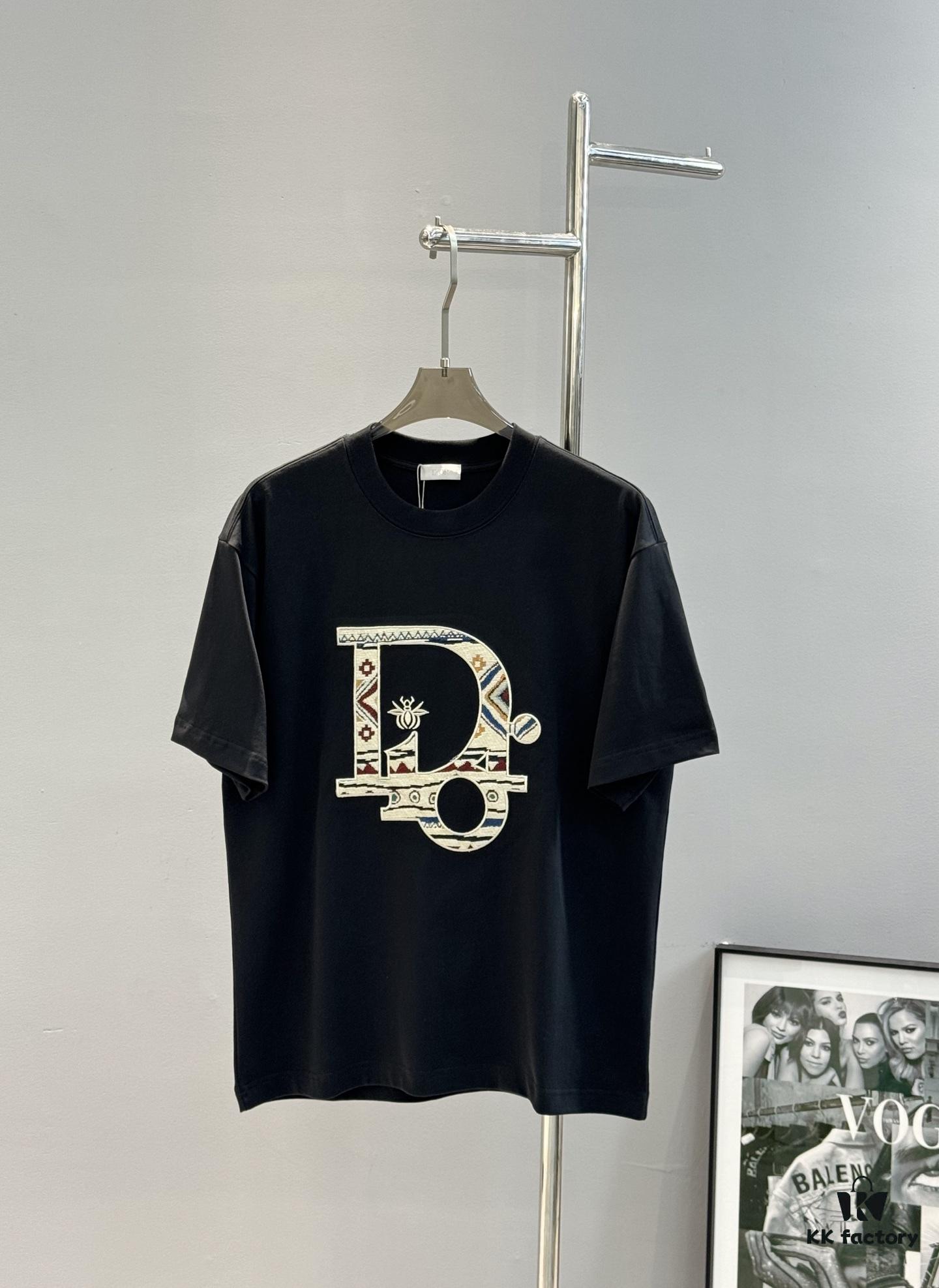 6931a08bccd8ab3d7af945d4 DIO*R Dior 25S New Arrival Unisex Round Neck T-Shirt with 3D Embroidery