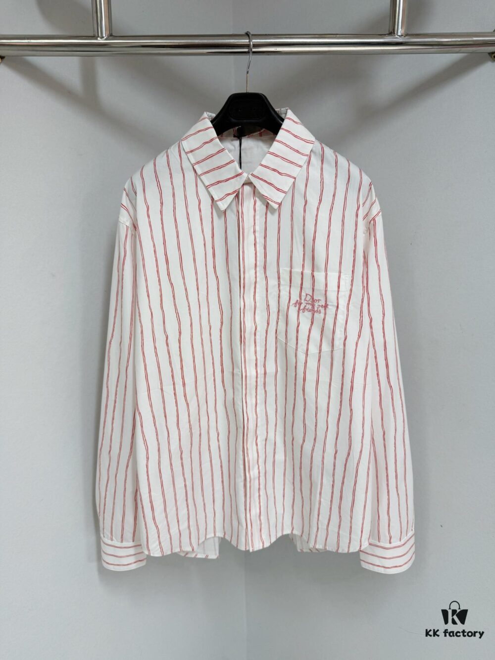 6931a08eccd8ab3d7af94600 Dior 25ss New Arrival Shirt Combines Modern Elegance with Traditional Aesthetics. Crafted from White Cotton Poplin, Featuring Pink Stripe Pattern and the 'Dior For My Real Friends' Logo from the DIOR AND HYLTON NEL Collaboration Series. Includes a Patch Pocket on the Chest and Hidden Button Closure for a Refined Look. Ideal for Everyday Wear.