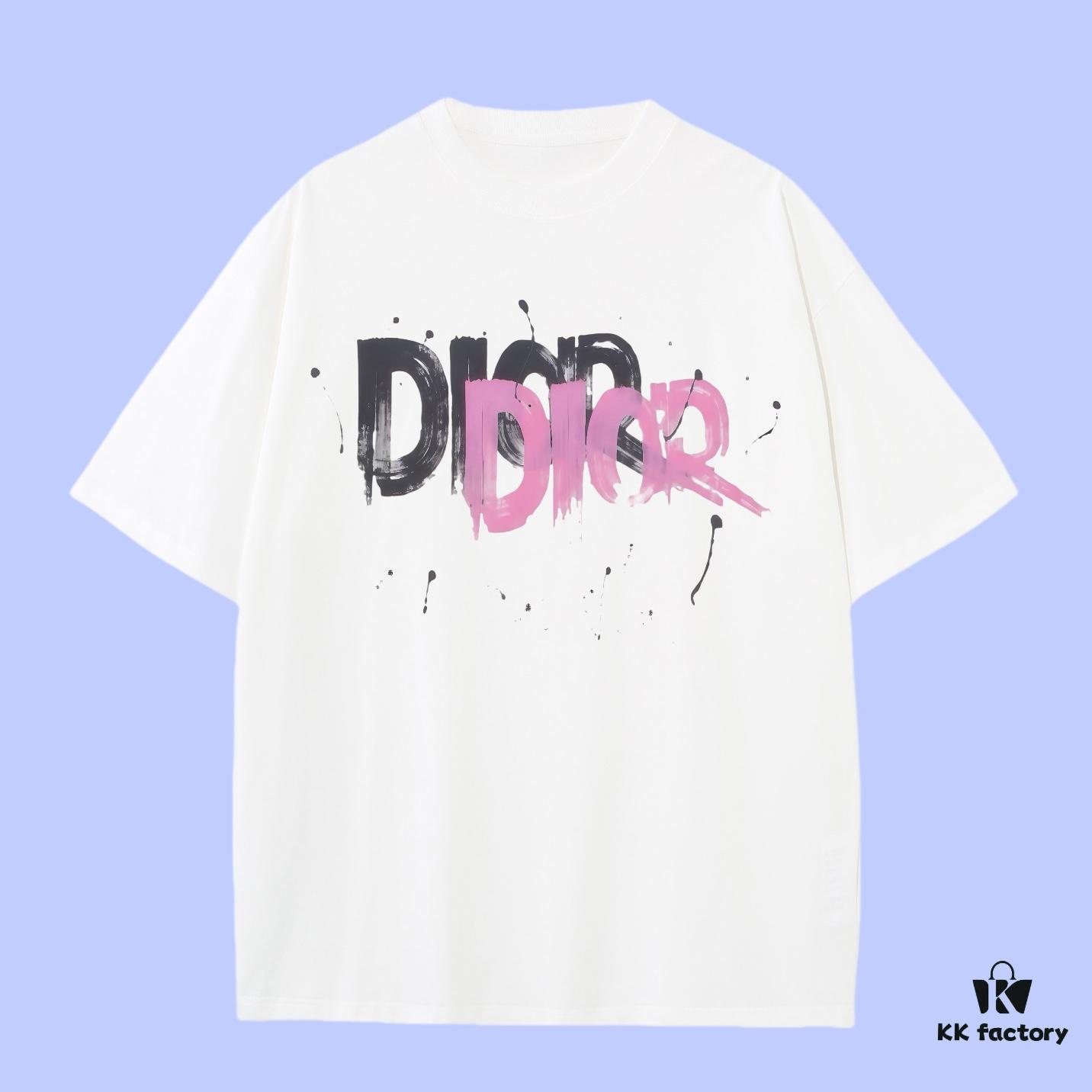 6931a093ccd8ab3d7af9465a High-End Quality Dior 2025 Fall Spring/Summer Collection Typography Logo Short-Sleeve T-Shirt, Distinct from Regular Prints, Made of Custom-Woven 270G 32-Ne 100% Cotton Double-Yarn Fabric, Relaxed Fit Unisex Design