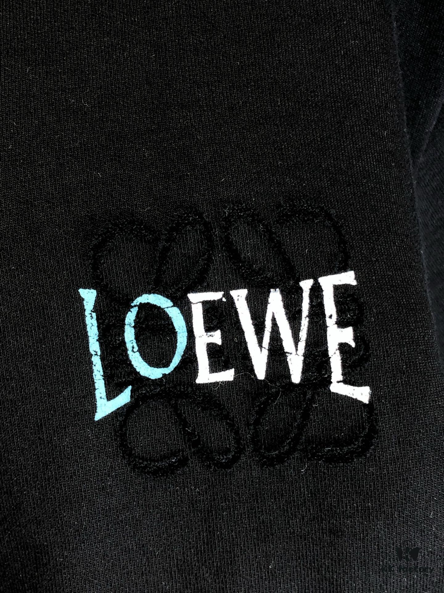 6931a0a4ccd8ab3d7af947c1 LOEWE 2025 Spring/Summer New Arrival Round Neck Short Sleeve T-Shirt with Laser-Burned Floral Print Effect, Made from 320g Double-Yarn Combed Cotton Fabric, Slightly Loose Fit, Soft and Substantial Fabric Texture, Unisex Design