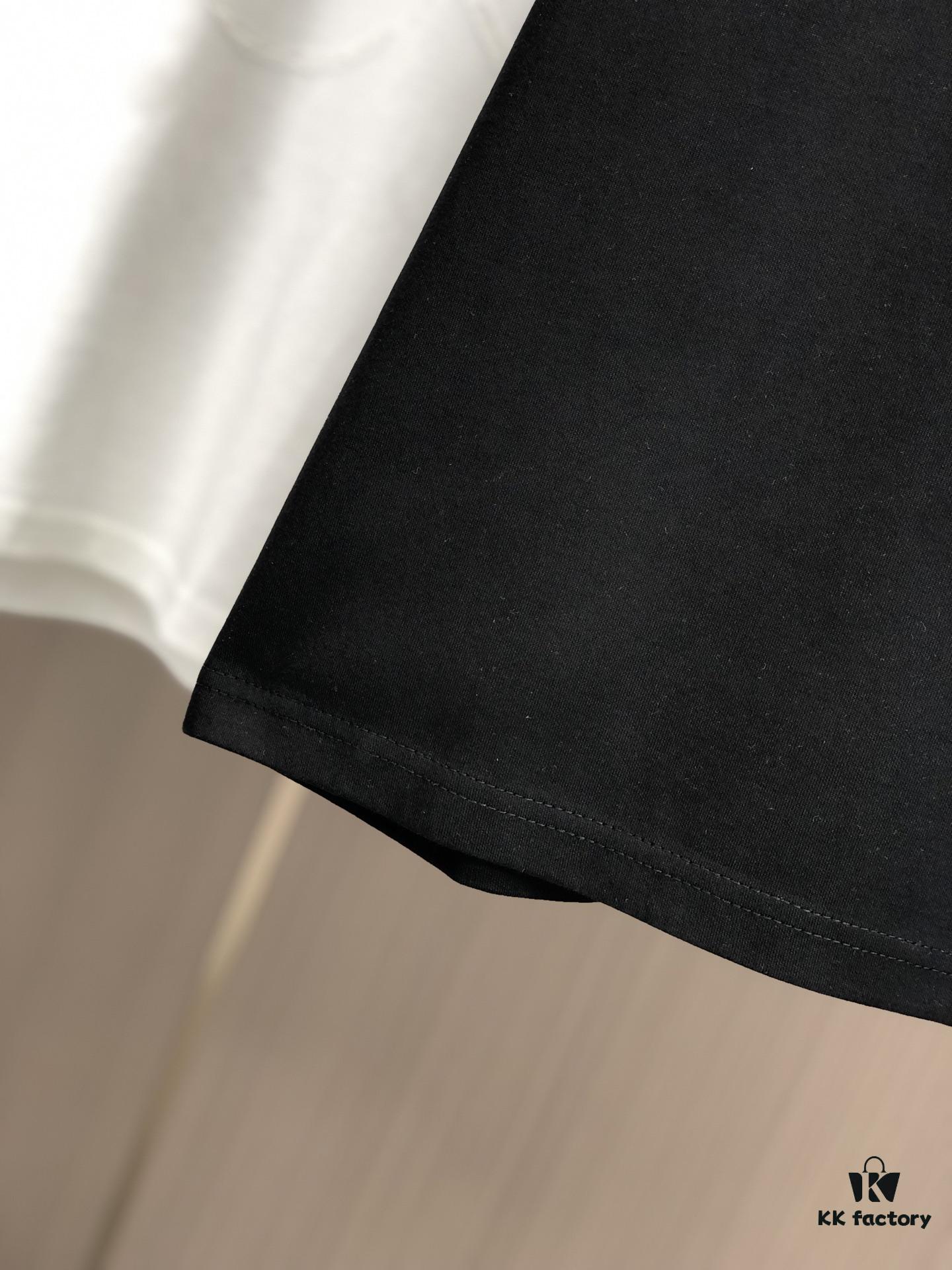 6931a0a6ccd8ab3d7af947e1 LOEWE 2025 Spring/Summer New Arrival Round Neck Short Sleeve T-Shirt with Laser Etching and Embossed Lettering, Made from 320g Double-Yarn Combed Cotton, Slightly Relaxed Fit, Soft and Substantial Fabric, Unisex Design