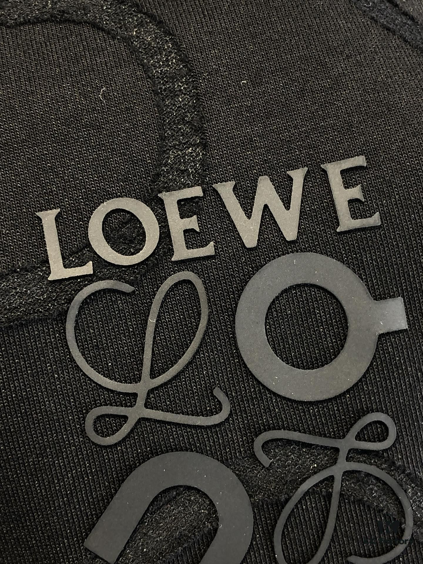 6931a0a6ccd8ab3d7af947e5 LOEWE 2025 Spring/Summer New Arrival Round Neck Short Sleeve T-Shirt with Laser Etching and Embossed Lettering, Made from 320g Double-Yarn Combed Cotton, Slightly Relaxed Fit, Soft and Substantial Fabric, Unisex Design