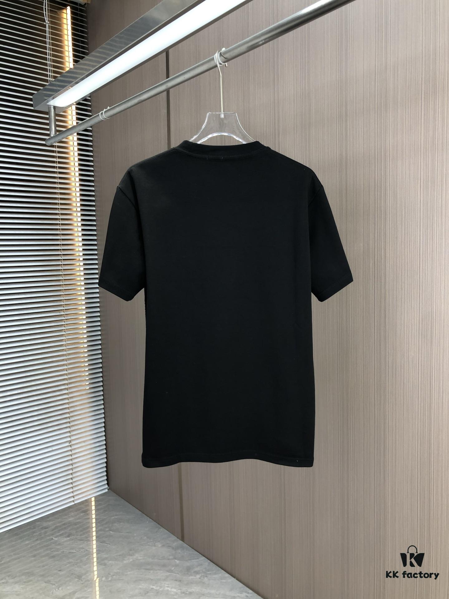 6931a0a6ccd8ab3d7af947e6 LOEWE 2025 Spring/Summer New Arrival Round Neck Short Sleeve T-Shirt with Laser Etching and Embossed Lettering, Made from 320g Double-Yarn Combed Cotton, Slightly Relaxed Fit, Soft and Substantial Fabric, Unisex Design