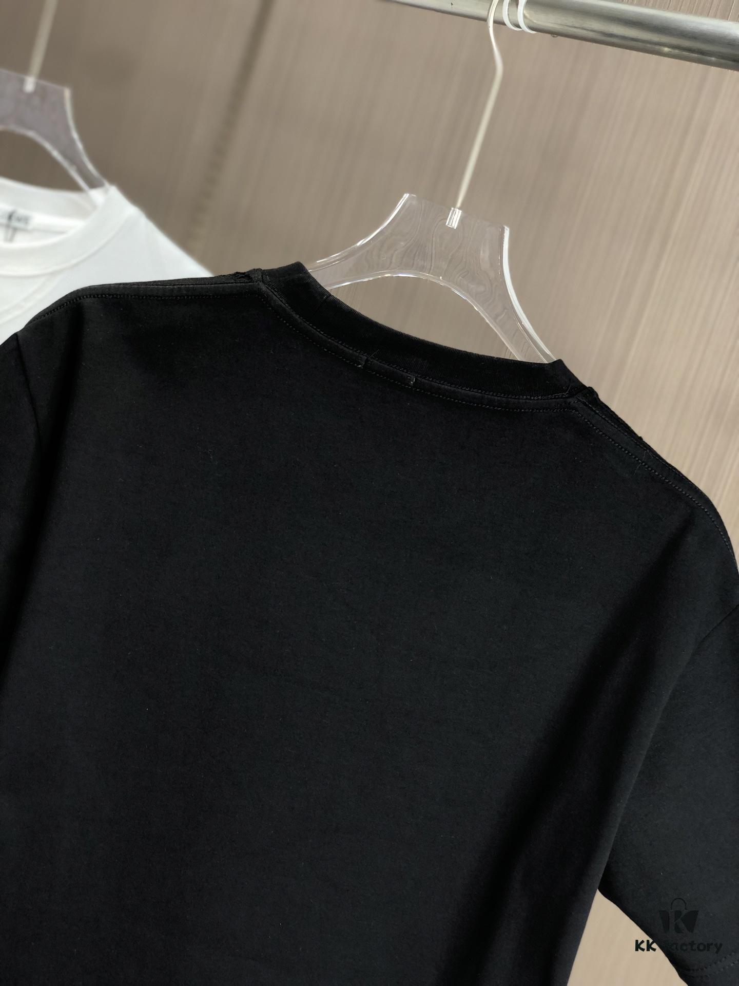 6931a0a6ccd8ab3d7af947e7 LOEWE 2025 Spring/Summer New Arrival Round Neck Short Sleeve T-Shirt with Laser Etching and Embossed Lettering, Made from 320g Double-Yarn Combed Cotton, Slightly Relaxed Fit, Soft and Substantial Fabric, Unisex Design