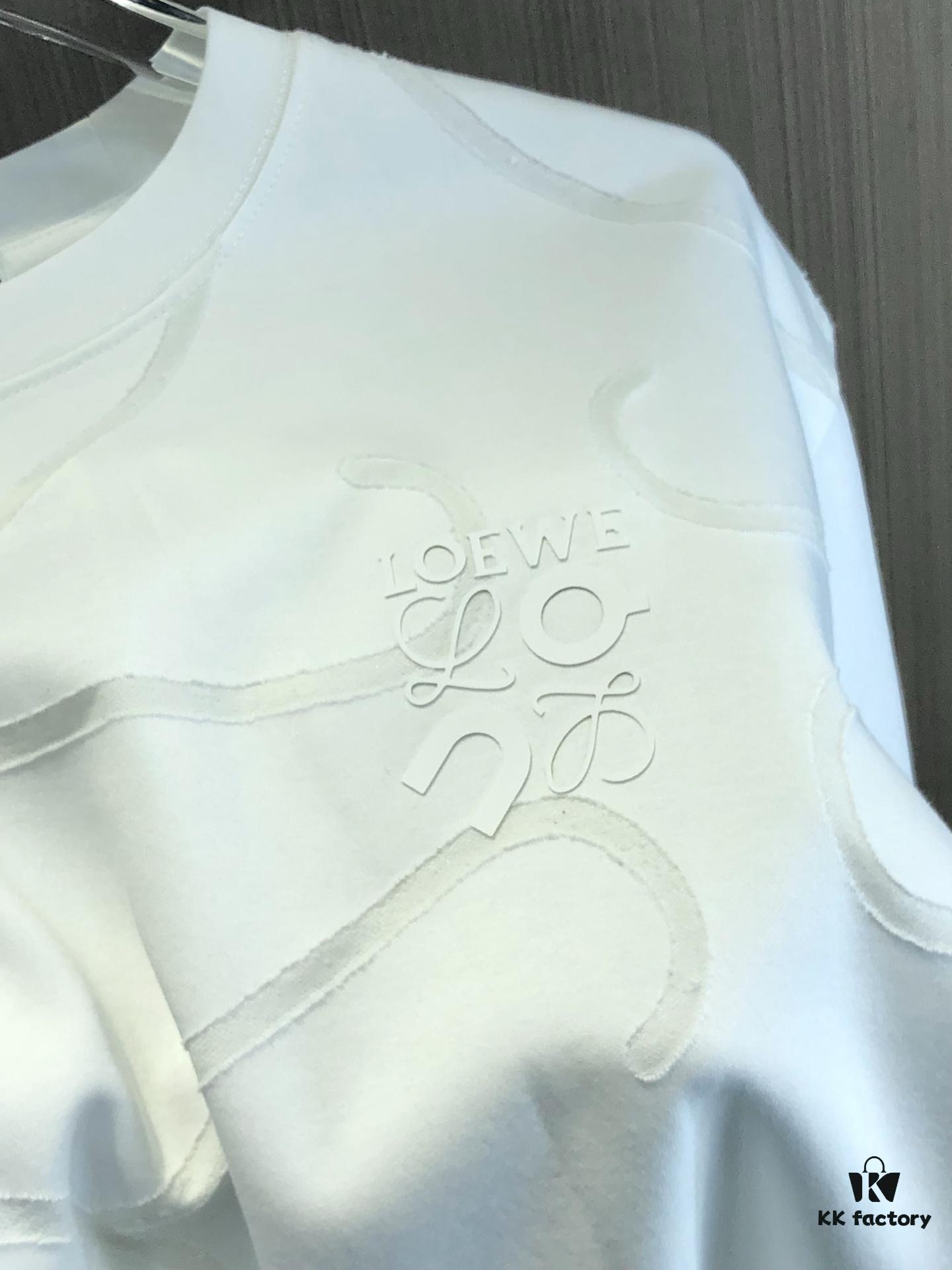 6931a0a7ccd8ab3d7af947ed LOEW Loewe 2025 Spring/Summer New Arrival Round Neck Short Sleeve T-Shirt with Laser Etching and Engraved Pattern, Made from 320g Double-Yarn Combed Cotton Fabric, Slightly Relaxed Fit, Soft and Substantial Fabric Texture, Unisex Design