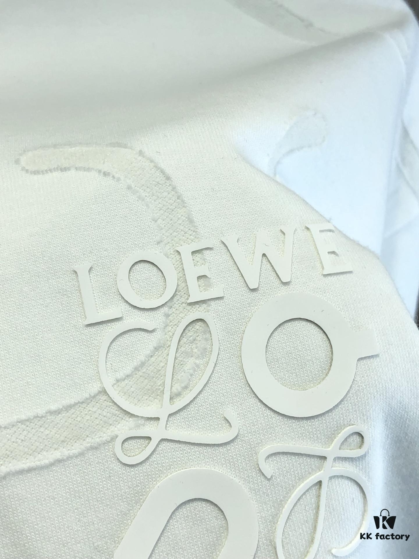 6931a0a7ccd8ab3d7af947ee LOEW Loewe 2025 Spring/Summer New Arrival Round Neck Short Sleeve T-Shirt with Laser Etching and Engraved Pattern, Made from 320g Double-Yarn Combed Cotton Fabric, Slightly Relaxed Fit, Soft and Substantial Fabric Texture, Unisex Design