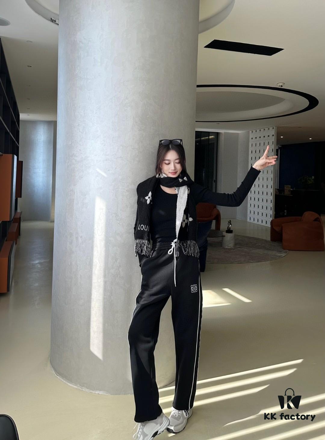 6931a0b1ccd8ab3d7af948b4 LOEWE New Arrivals Letter Embroidery Woven Straight Sweatpants Unisex Casual Long Pants