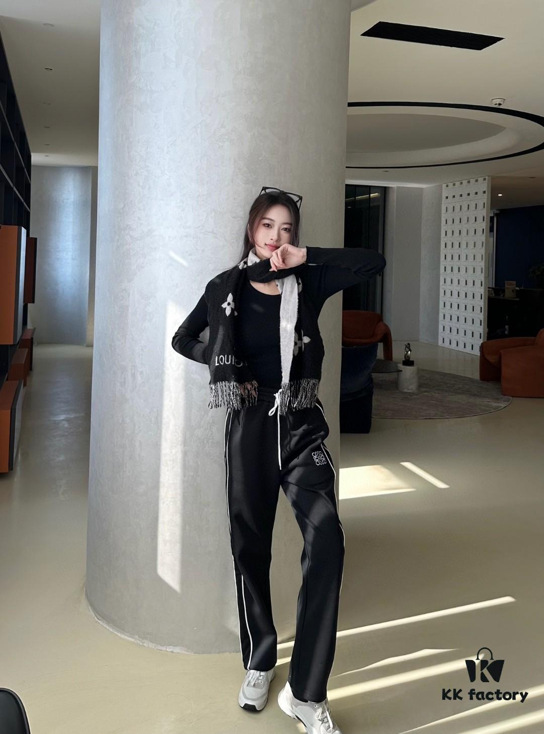 6931a0b1ccd8ab3d7af948b5 LOEWE New Arrivals Letter Embroidery Woven Straight Sweatpants Unisex Casual Long Pants
