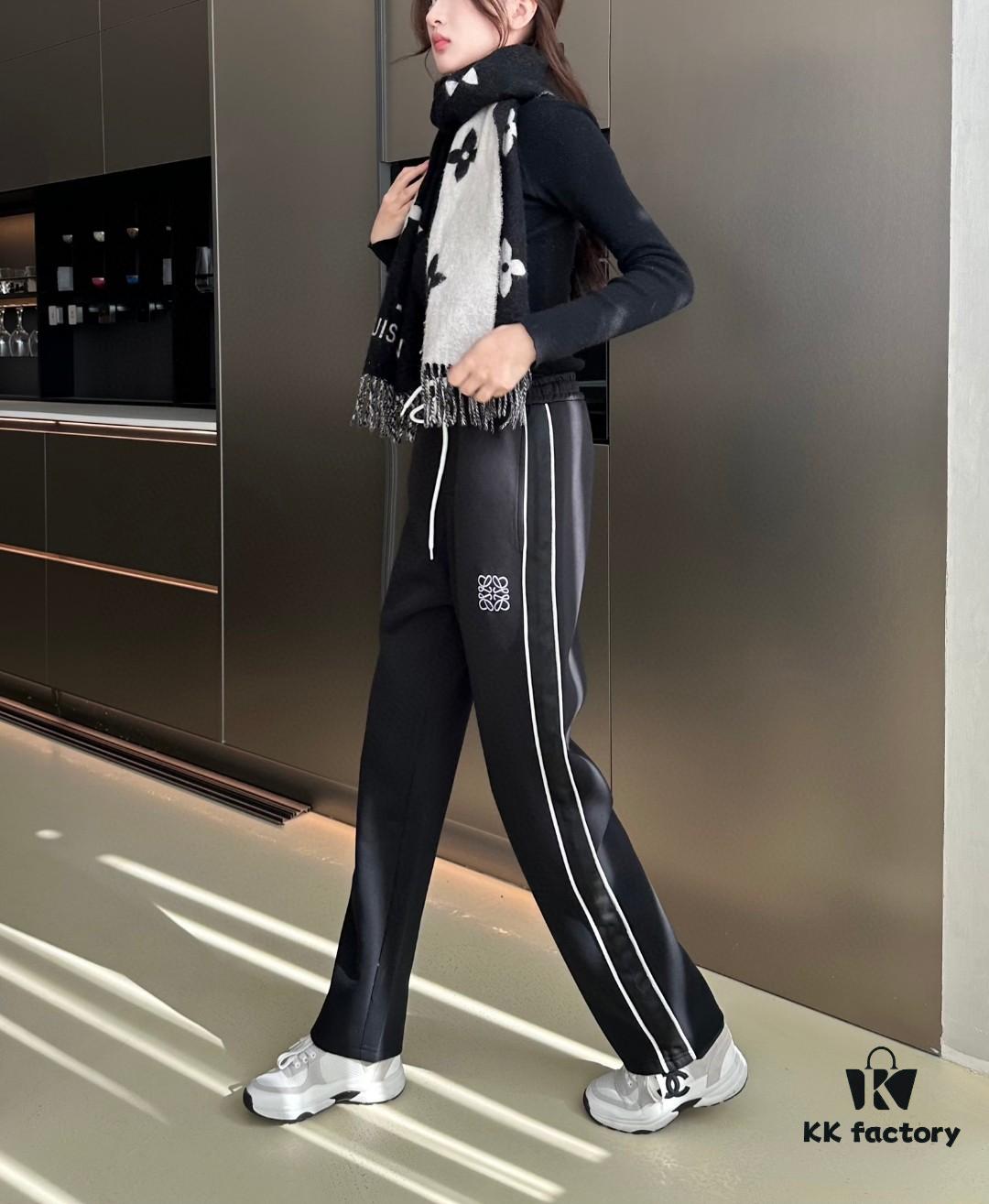 6931a0b1ccd8ab3d7af948bc LOEWE New Arrivals Letter Embroidery Woven Straight Sweatpants Unisex Casual Long Pants